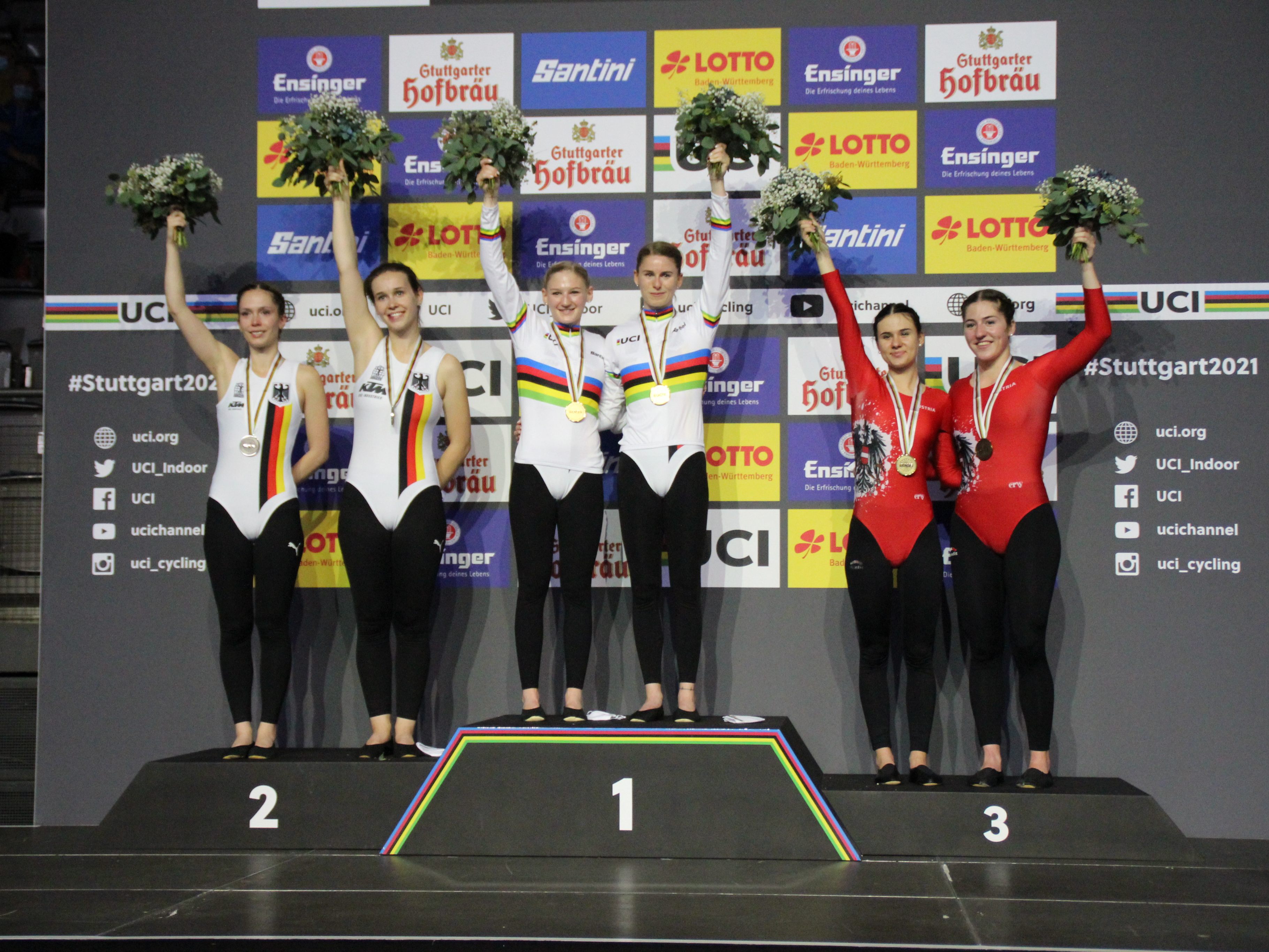 Rosa Kopf und Svenja Bachmann holten sich im Frauen Kunstrad-2er die Bronze-Medaille.