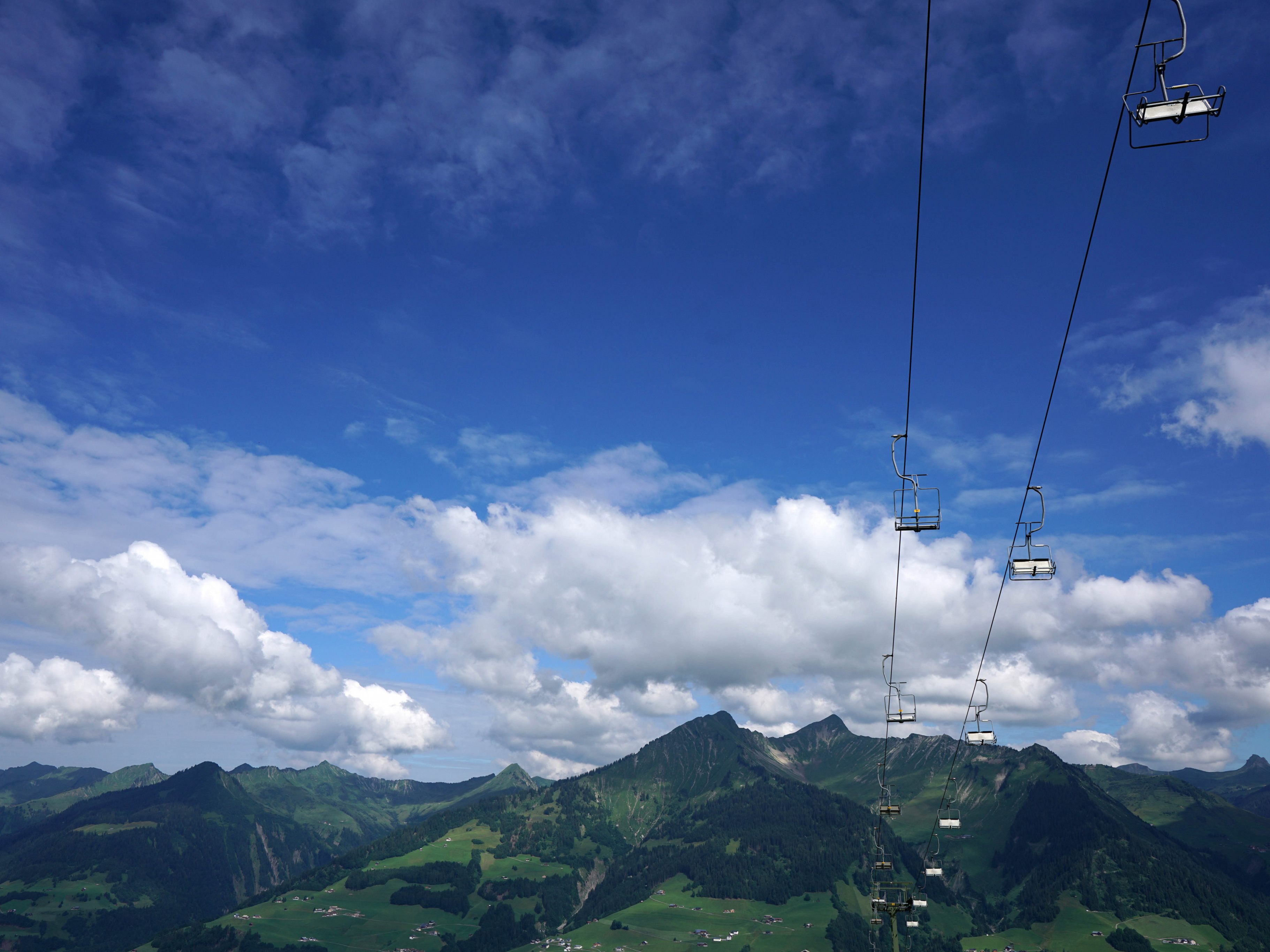 Die Frau stürzte rund 300 Meter ab.