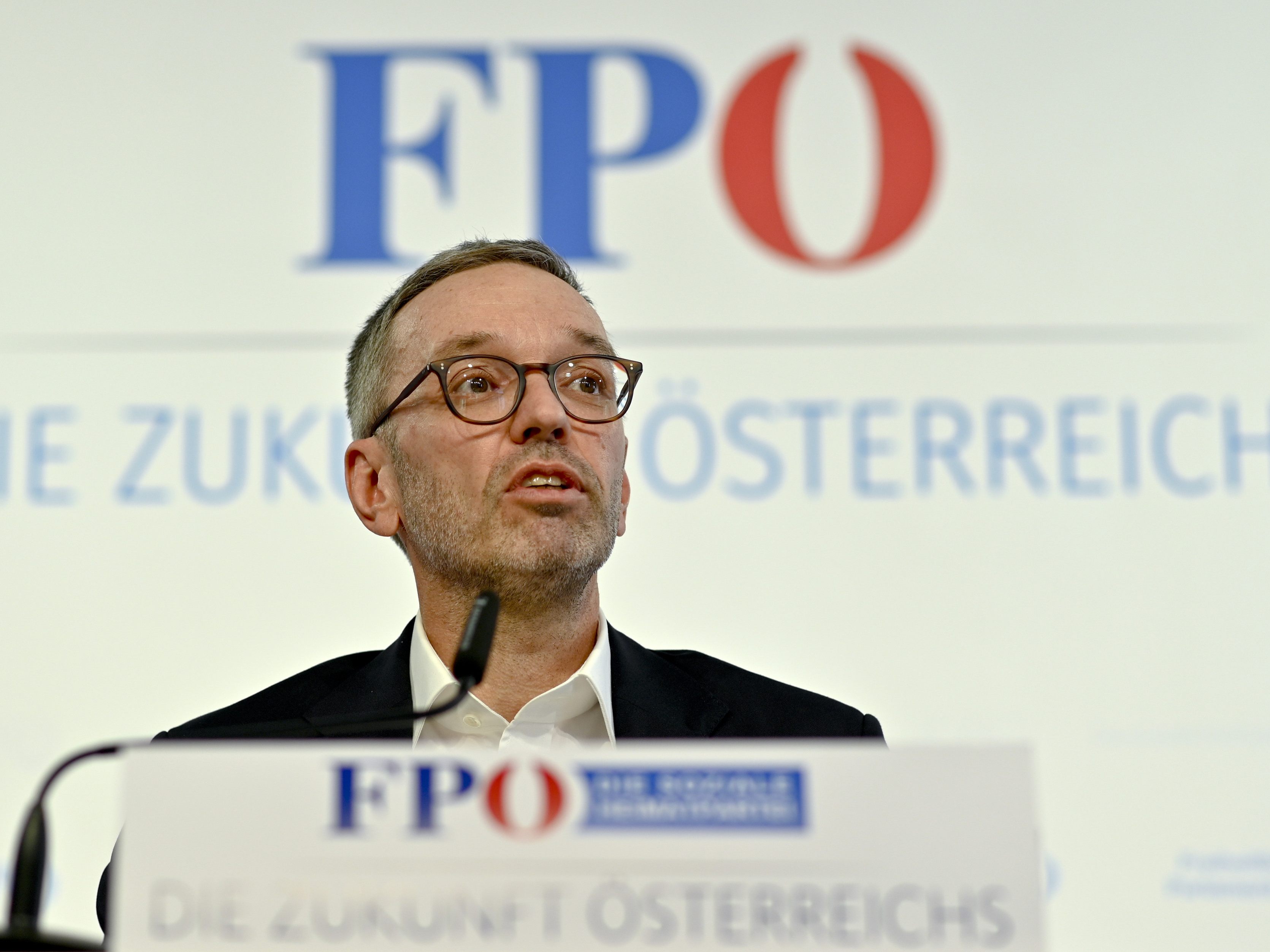 Kickl warnt vor einer vierten Welle und Will klagen.