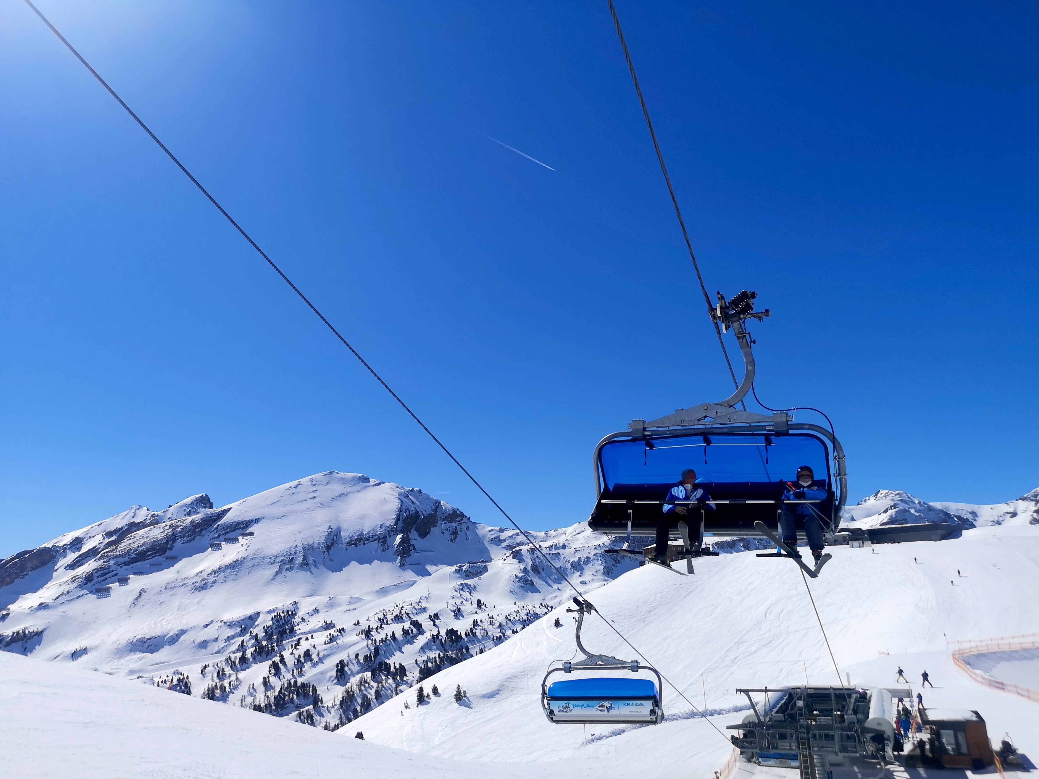 Laut der neuen Corona-Verordnung dürfen die Skigebiete den Betrieb wie gewohnt aufnehmen.