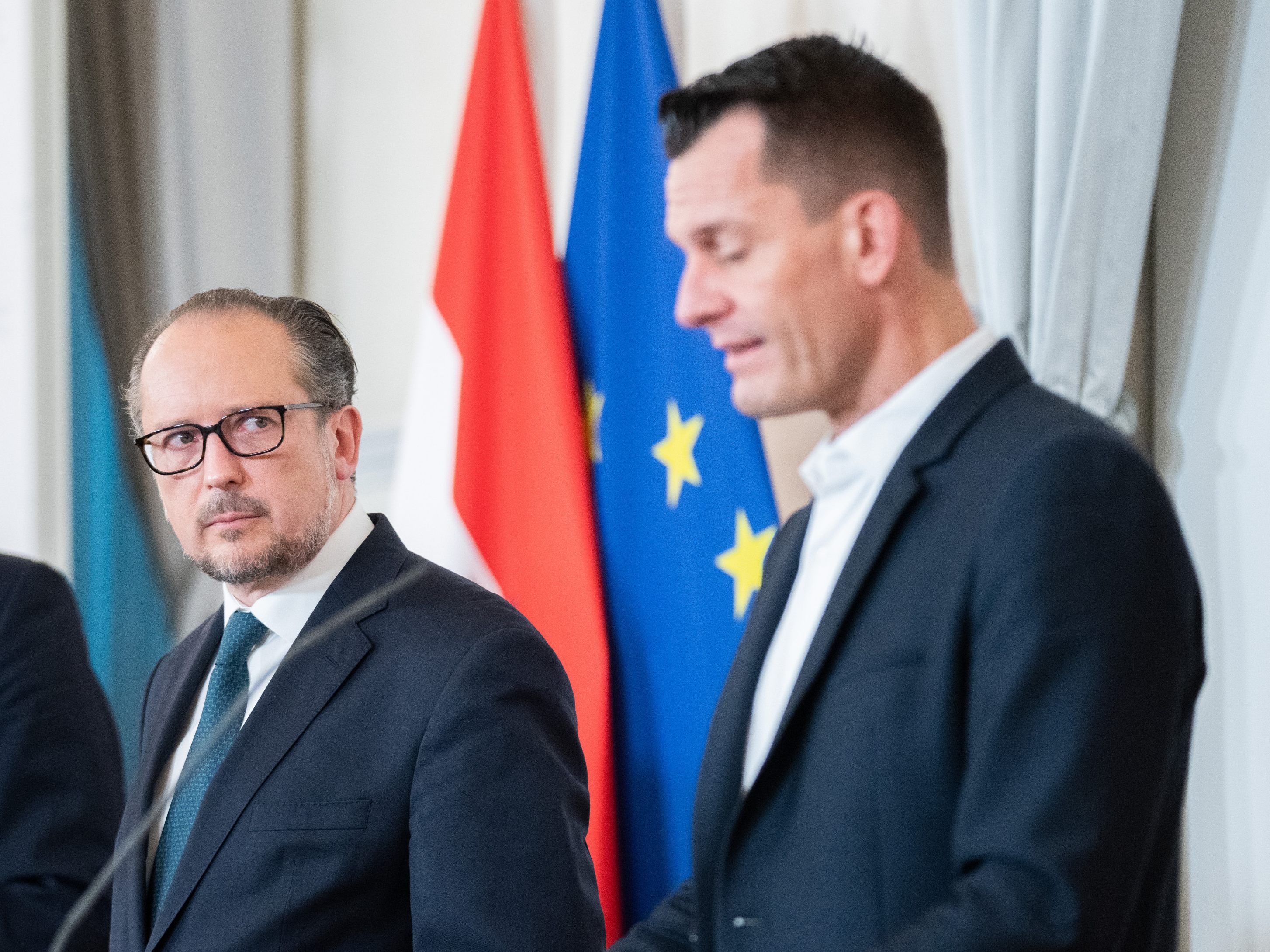 Die Regierung verkündet die Entscheidung über einen bundesweiten Lockdown.