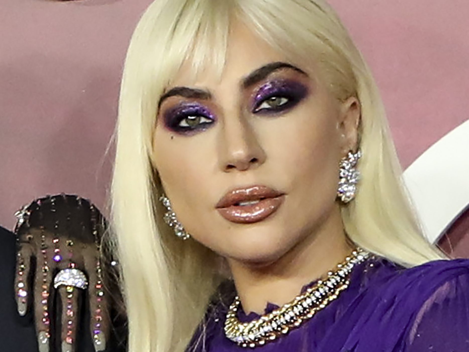 Lady Gaga ist bekannt für ihre extravaganten Outfits.
