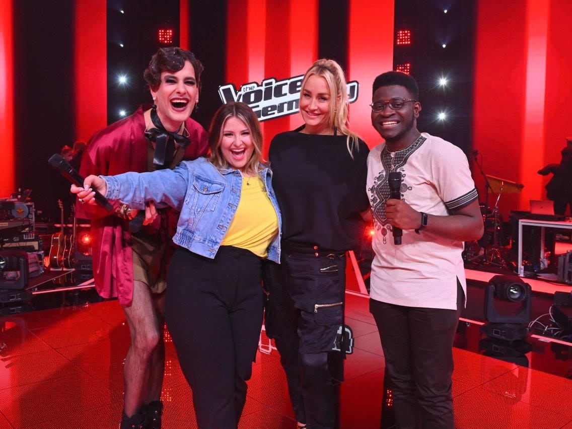 Sarah Connor mit ihrem Team bei TVOG.