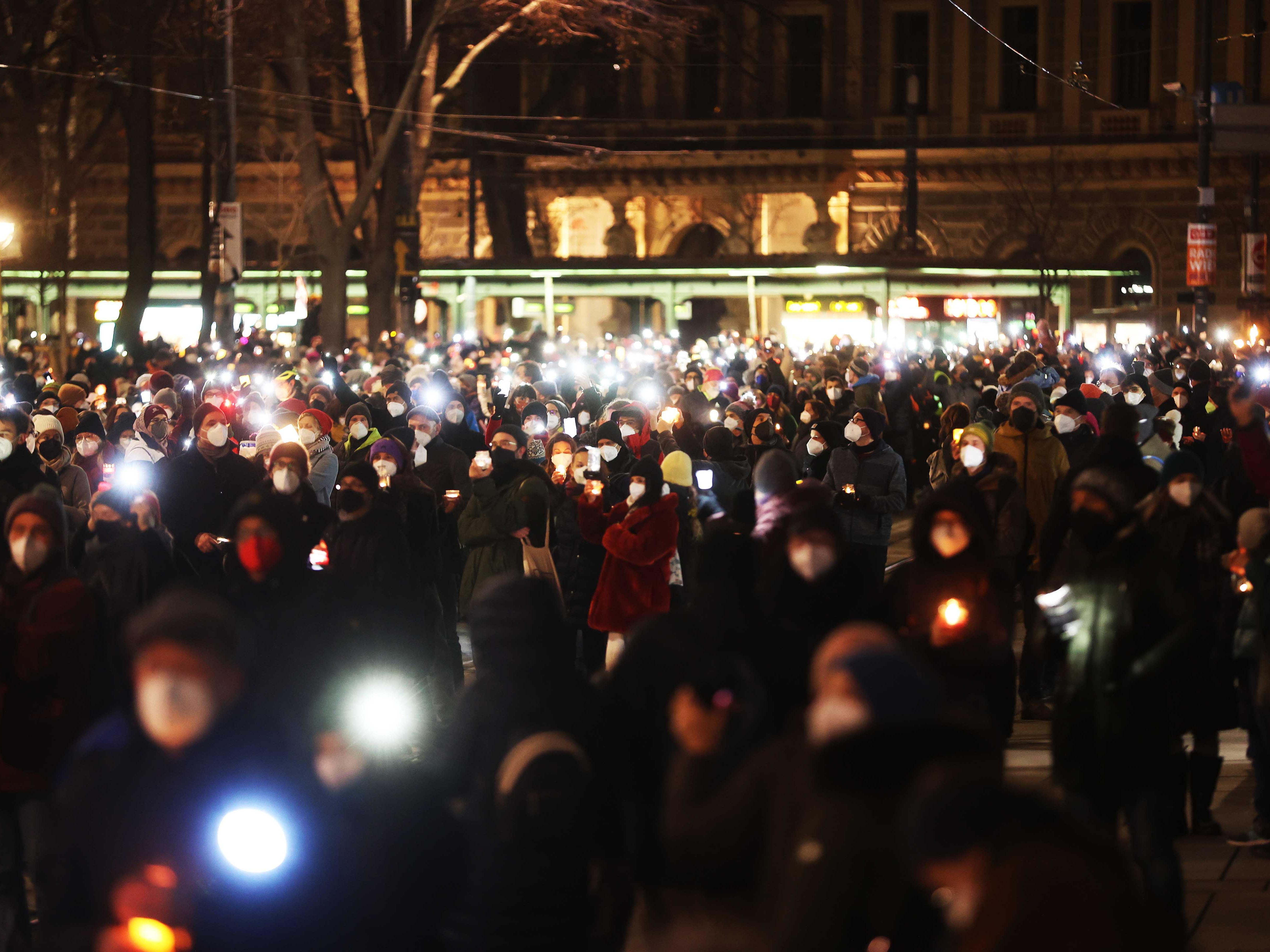 In Wien nahmen über 30.000 Personen am Lichtermeer teil.