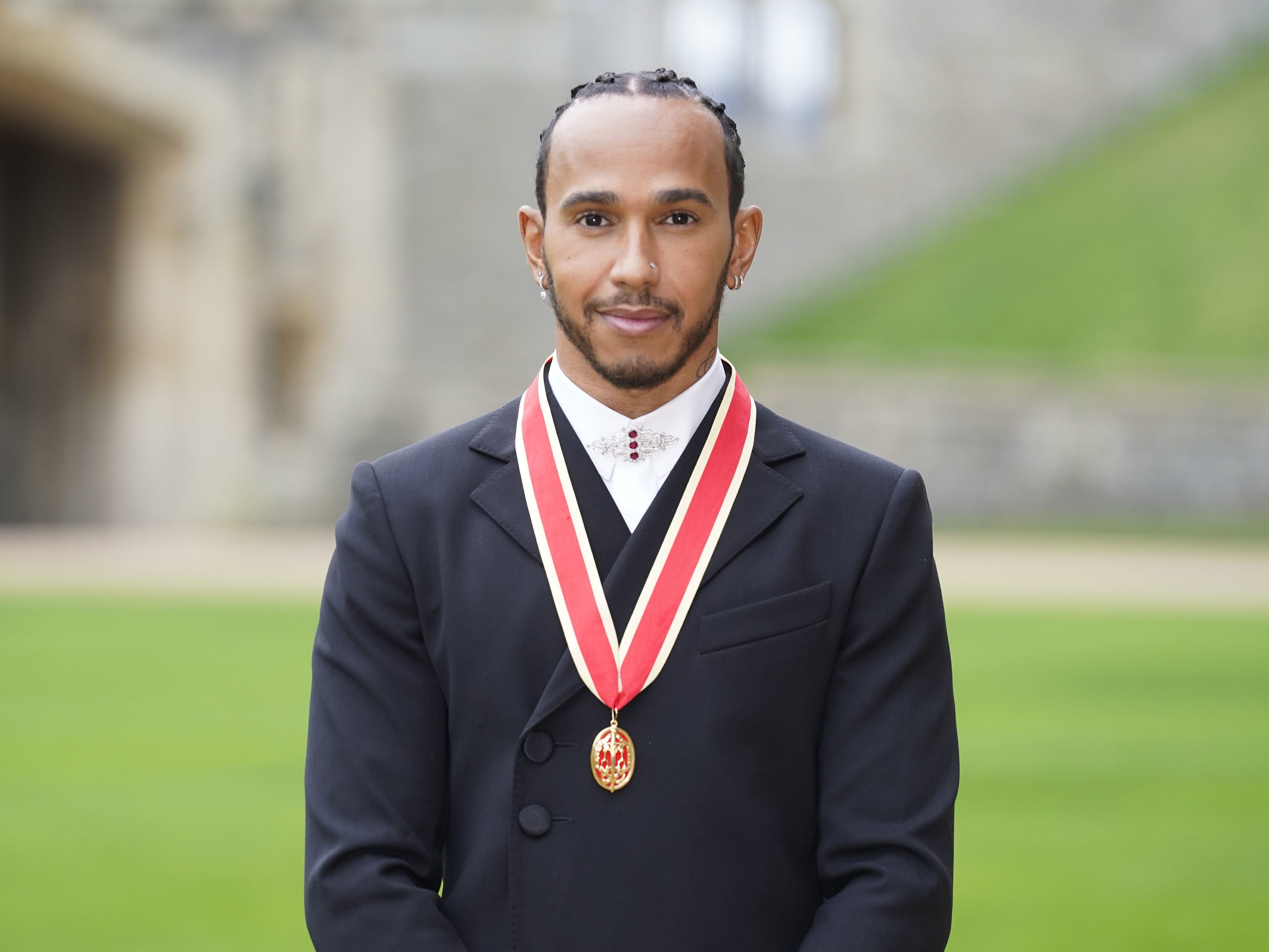 Lewis Hamilton wurde heute zum Ritter geschlagen.