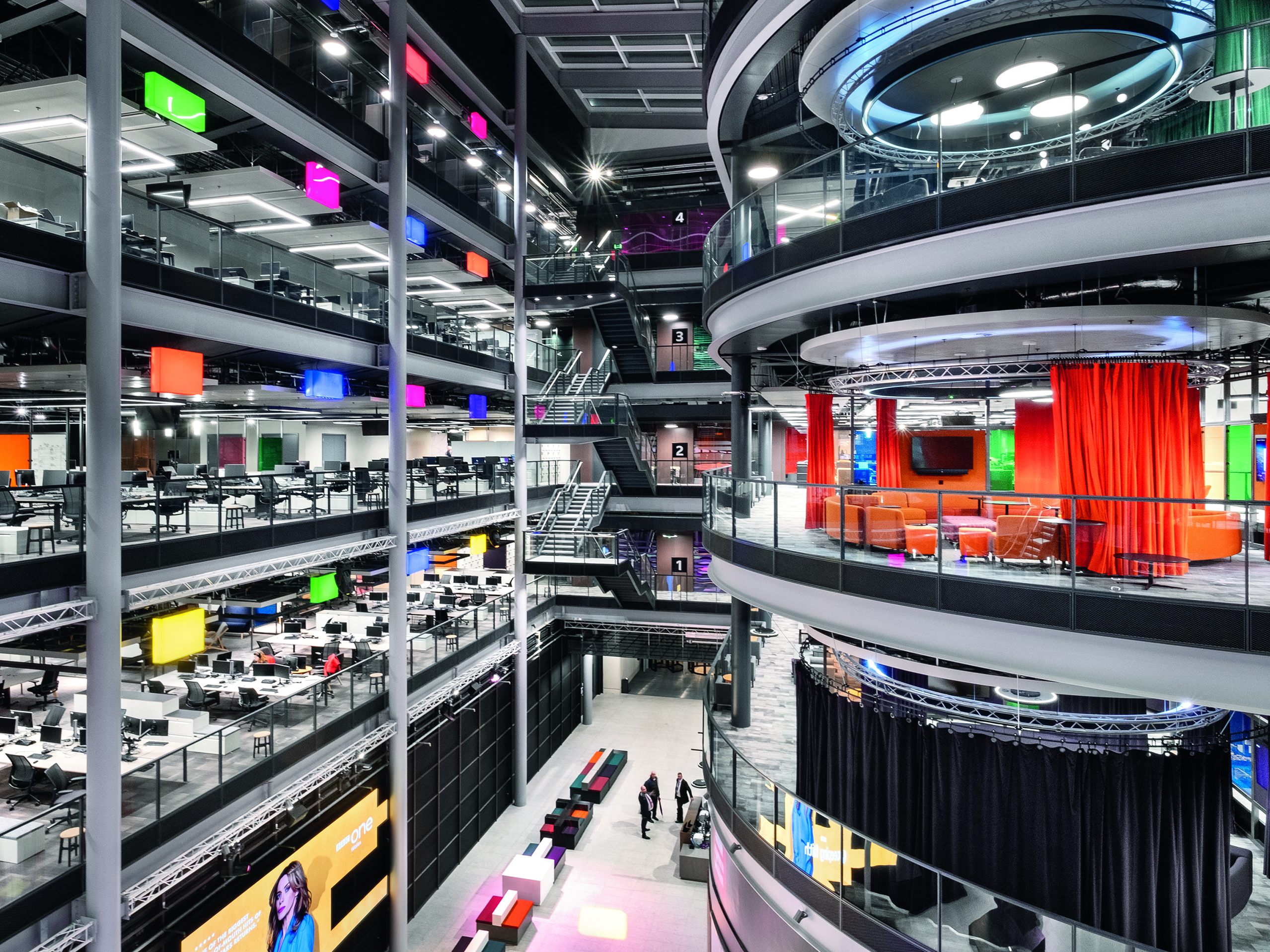 Zumtobel-Lichtlösung für Sendezentrale von BBC Wales.