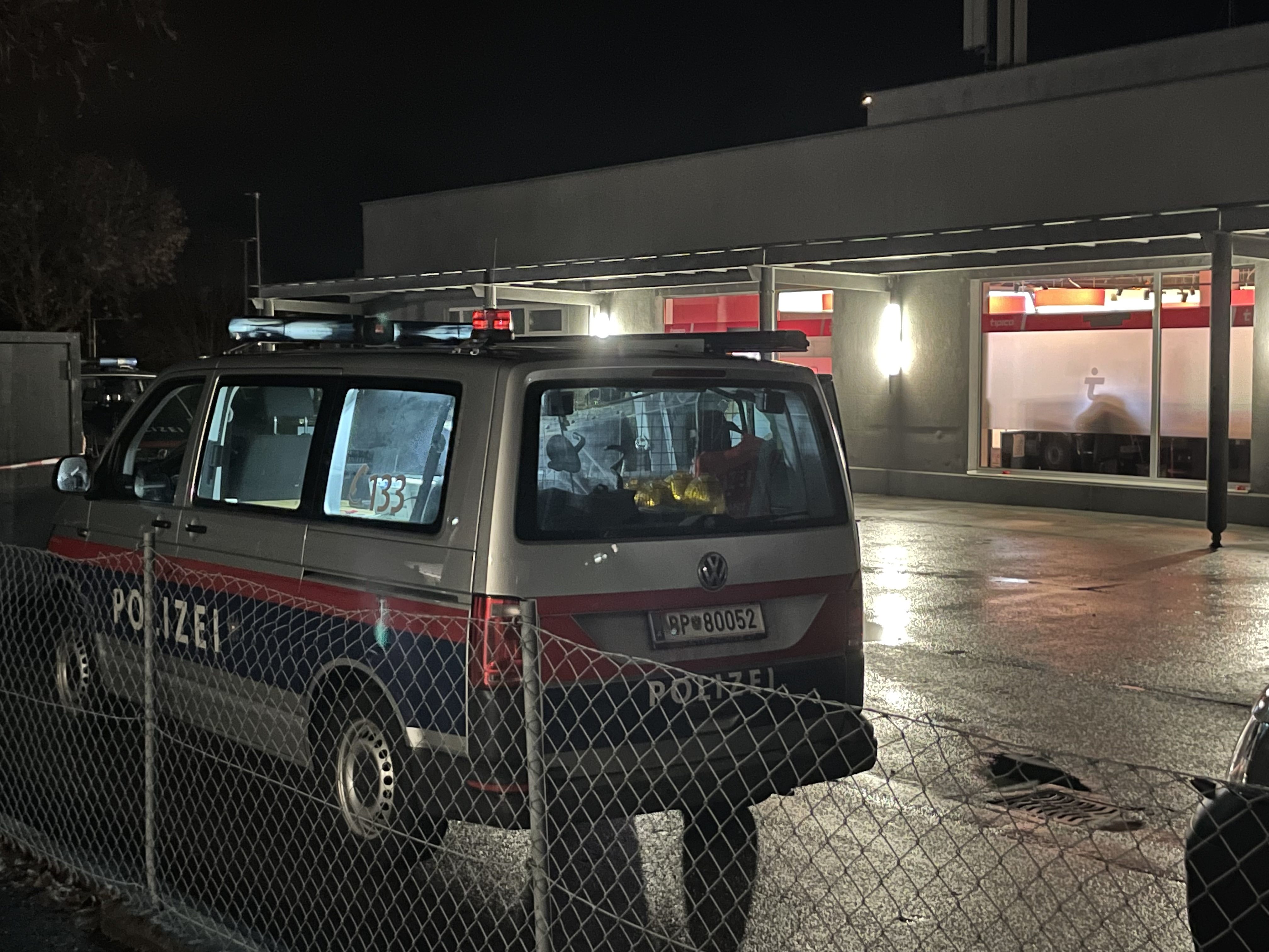Am Dienstagabend kam es in Götzis zu einem bewaffneten Raubüberfall.