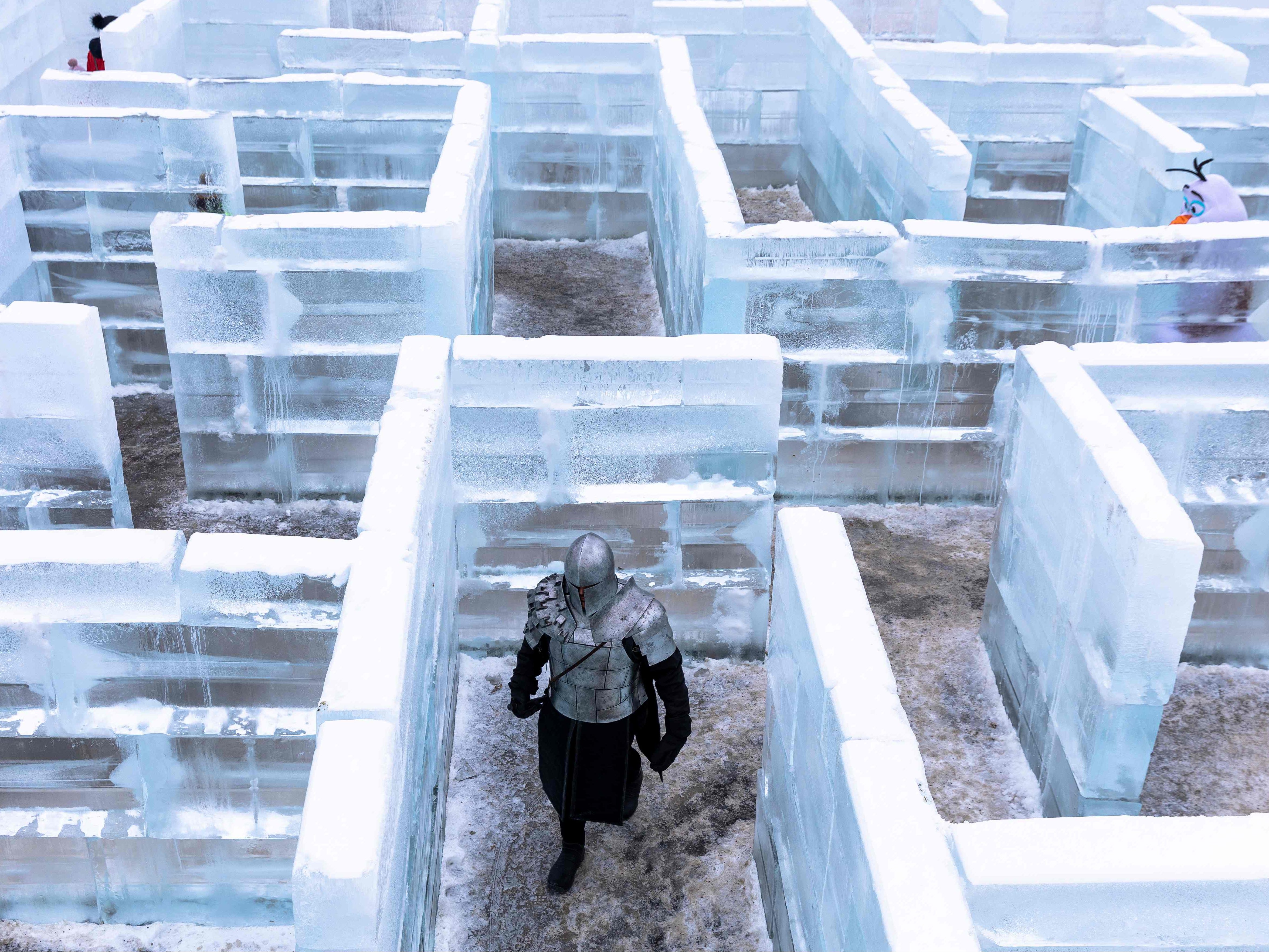Ein riesiges Labyrinth aus fast 3000 Eisblöcken.