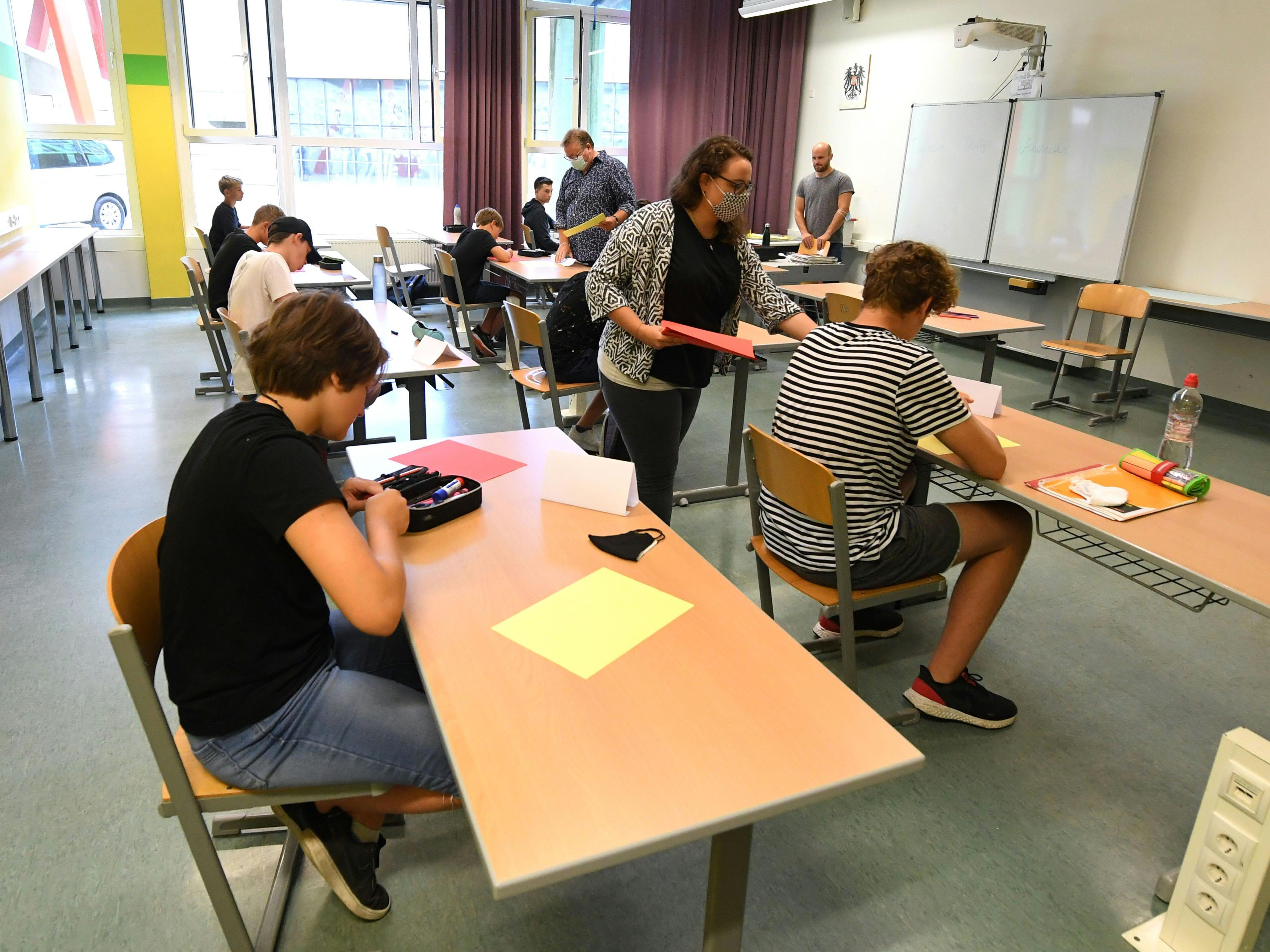 Ab 21. Februar fällt in allen Schulen Österreichs die Maskenpflicht am Sitzplatz.