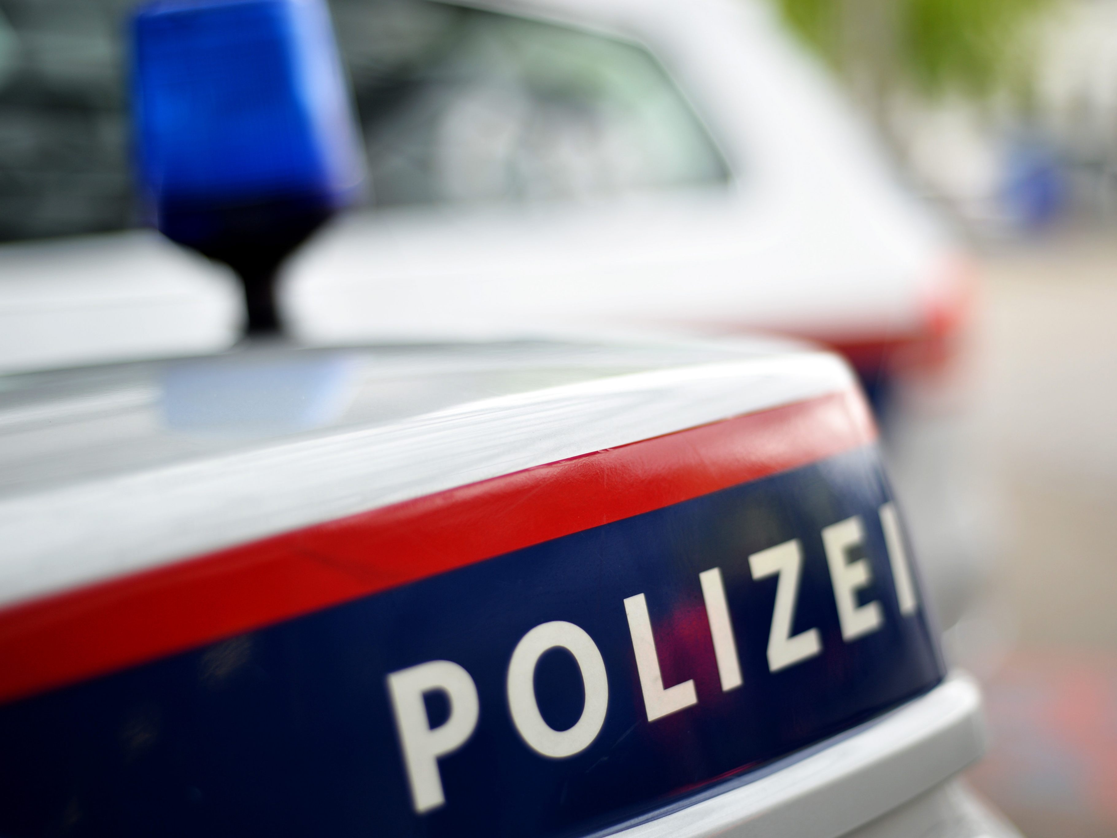 Nach einem Unfall in Koblach sucht die Polizei nach Zeugen.