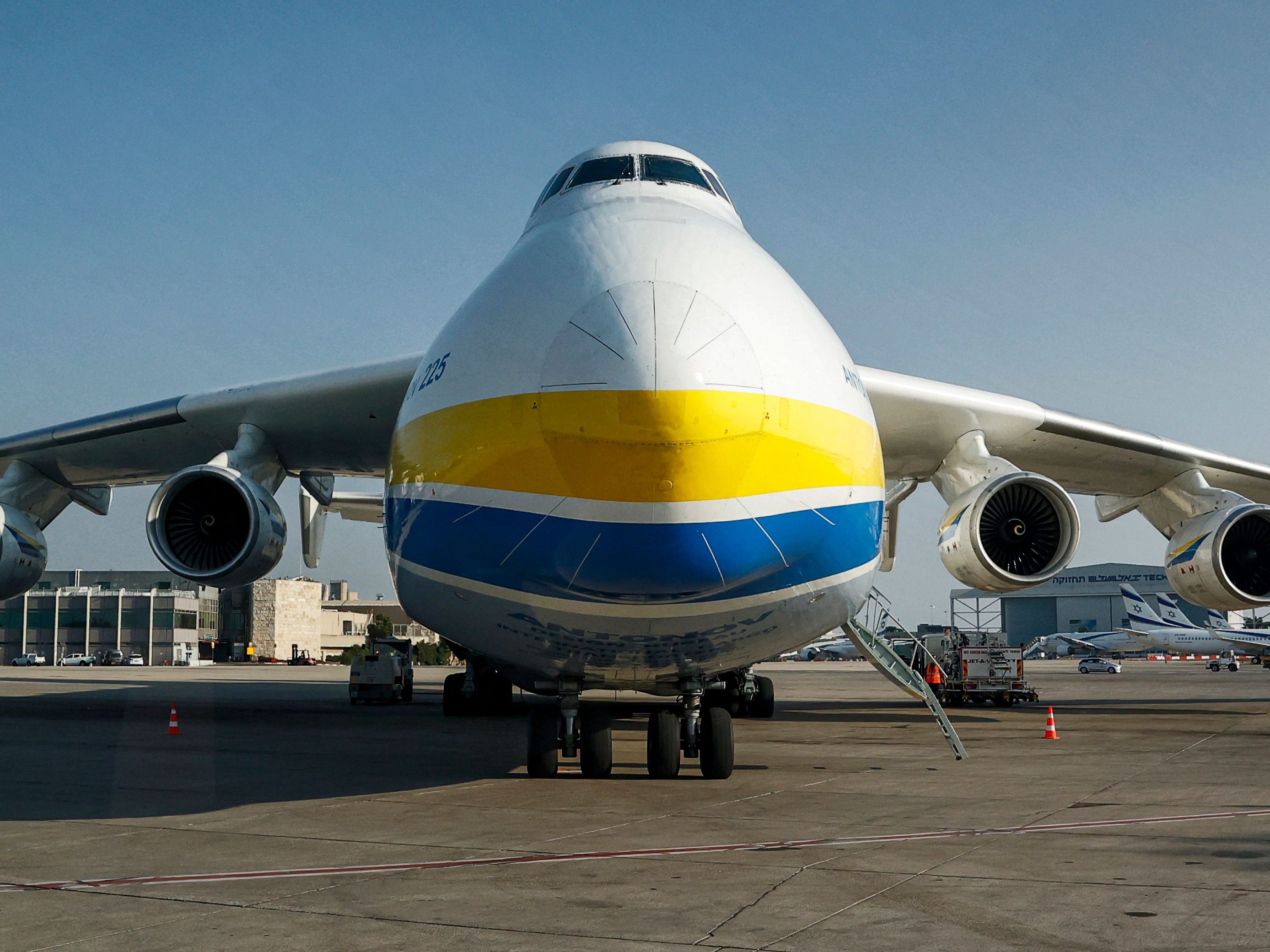 Eines der weltweit größten Frachtflugzeuge ist die Antonov An-225 Mriya aus der Ukraine.