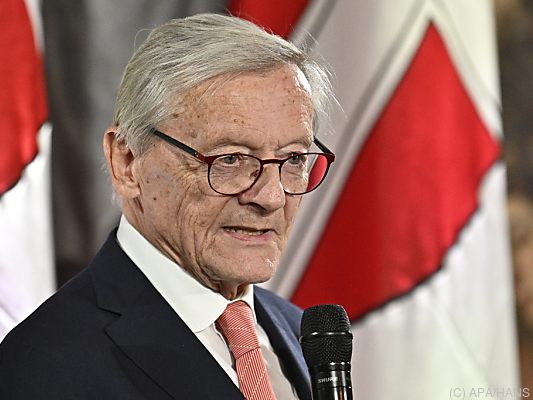 Schüssel zieht sich jetzt doch zurück