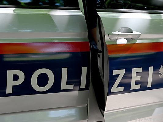 In Kufstein würgte eine 29-Jährige eine 51-Jährige beinahe zu Tode.