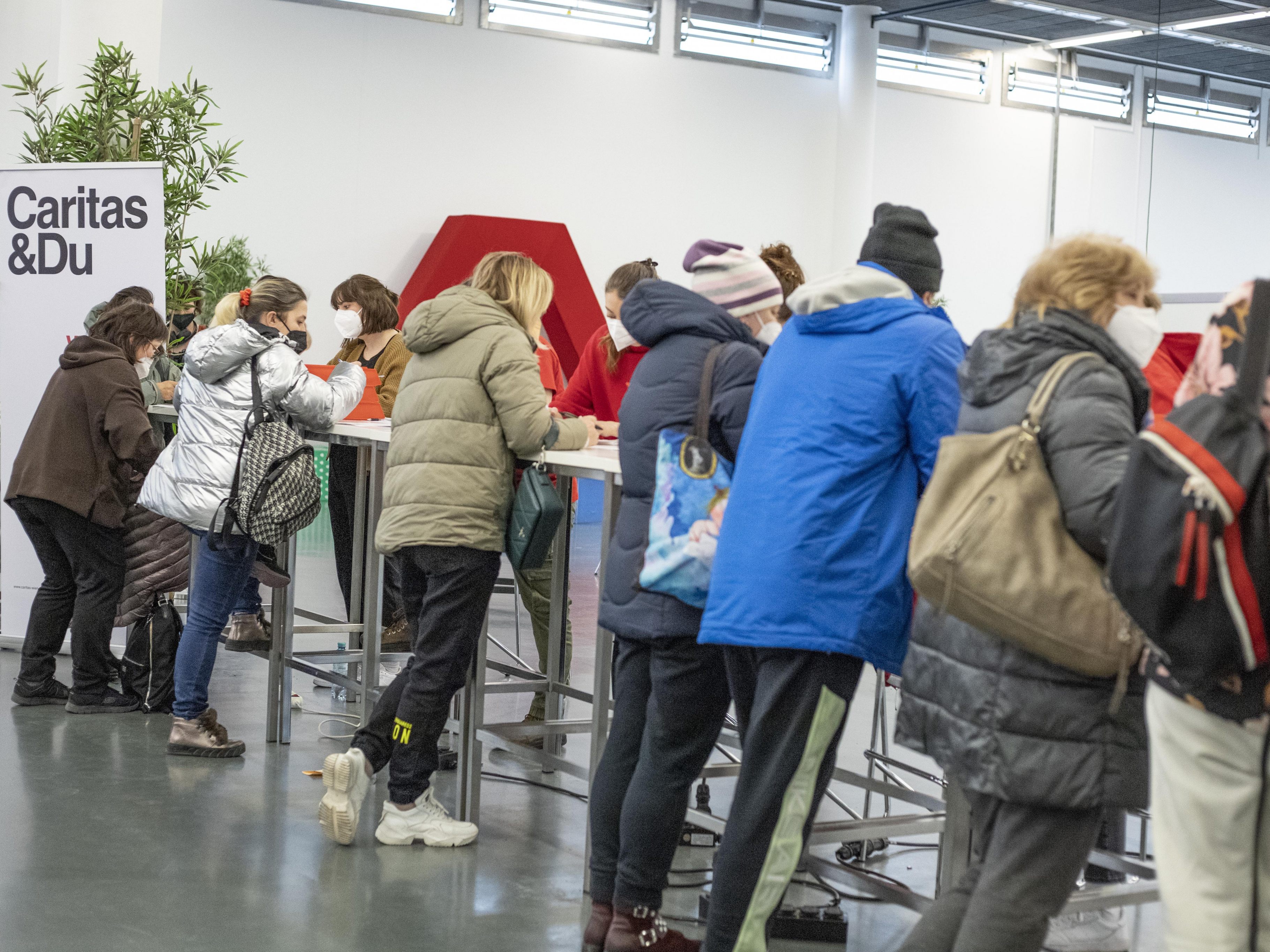 Ukraine: Großer Andrang auf Beratungszentrum im Austria Center.