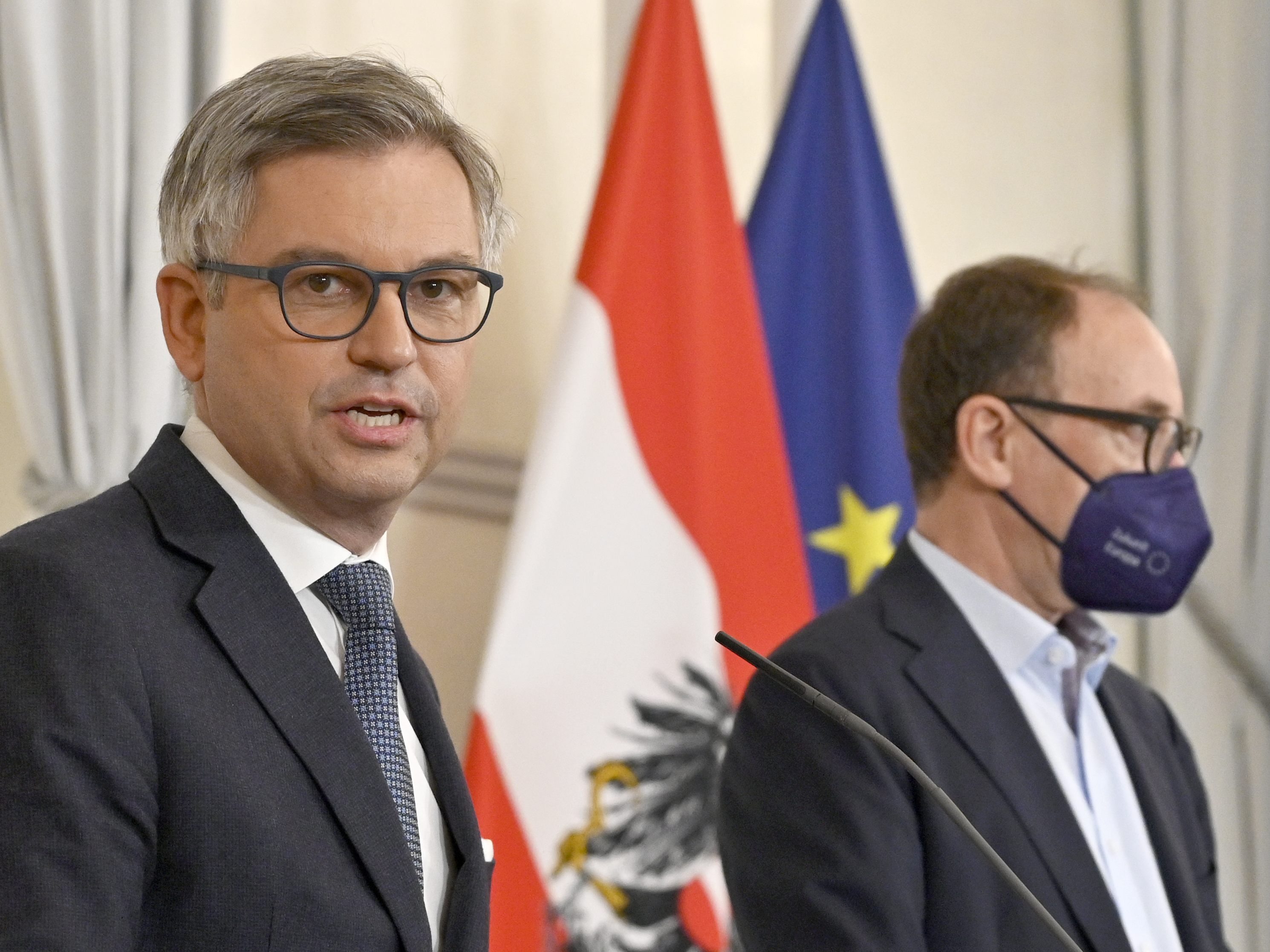 Mit Sozialpartnern und Wirtschaftsforschern