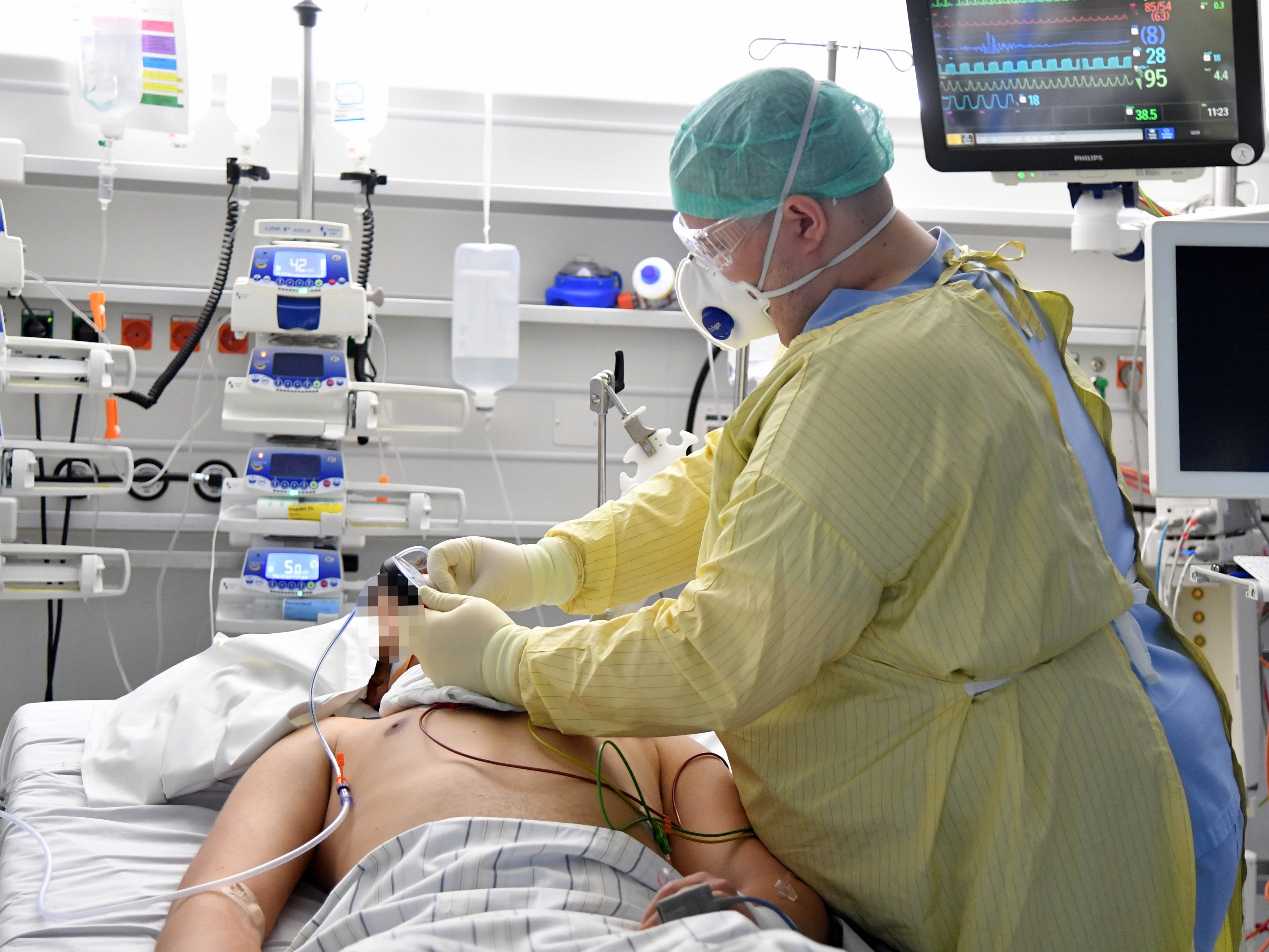 Die Zahl der Covid-Intensivpatienten geht rasant in die Höhe.