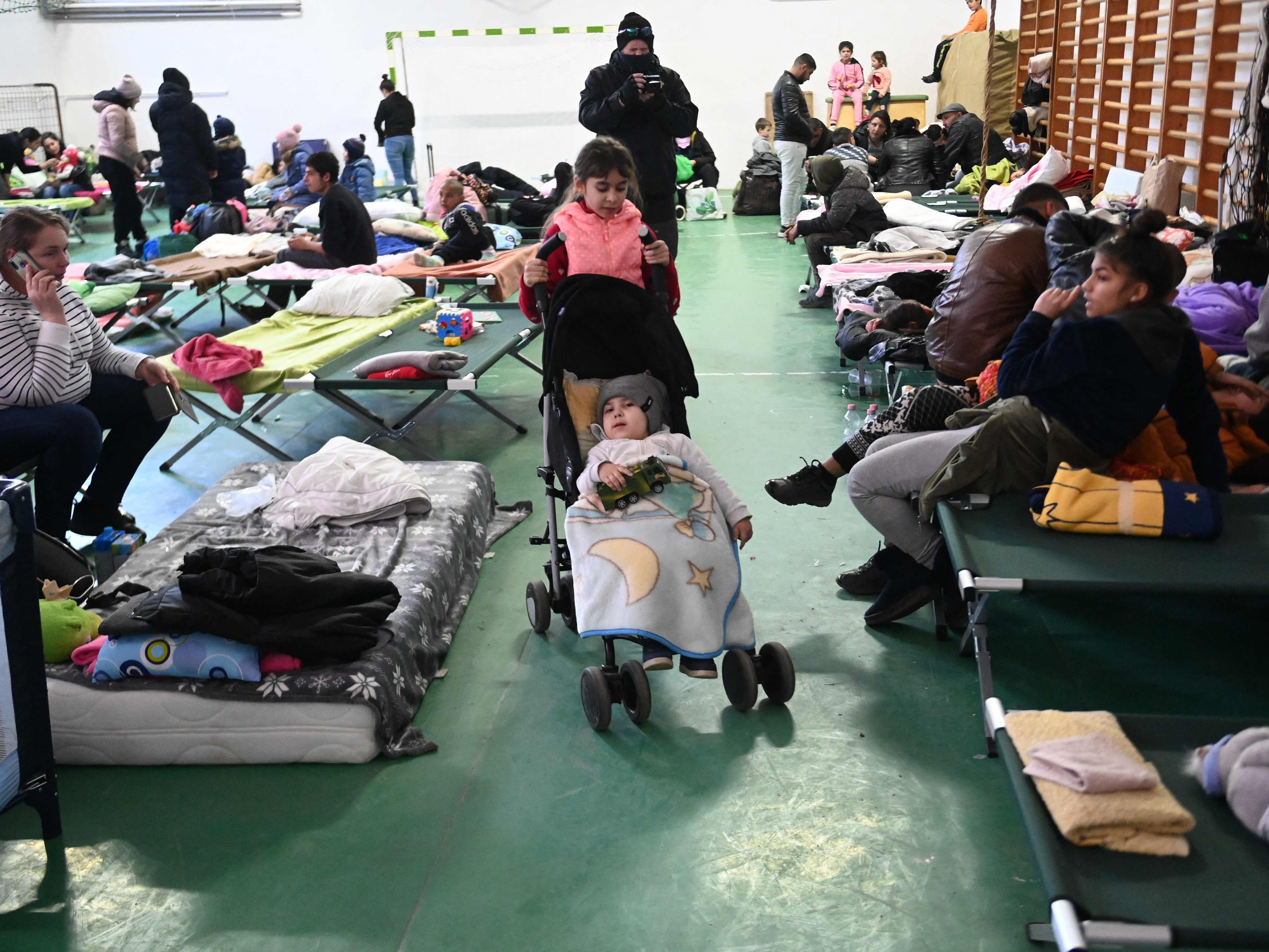 Hunderttausende Menschen flüchten derzeit aus der Ukraine - Österreich erwartet einen Zuwachs bei Asyl-Anträgen