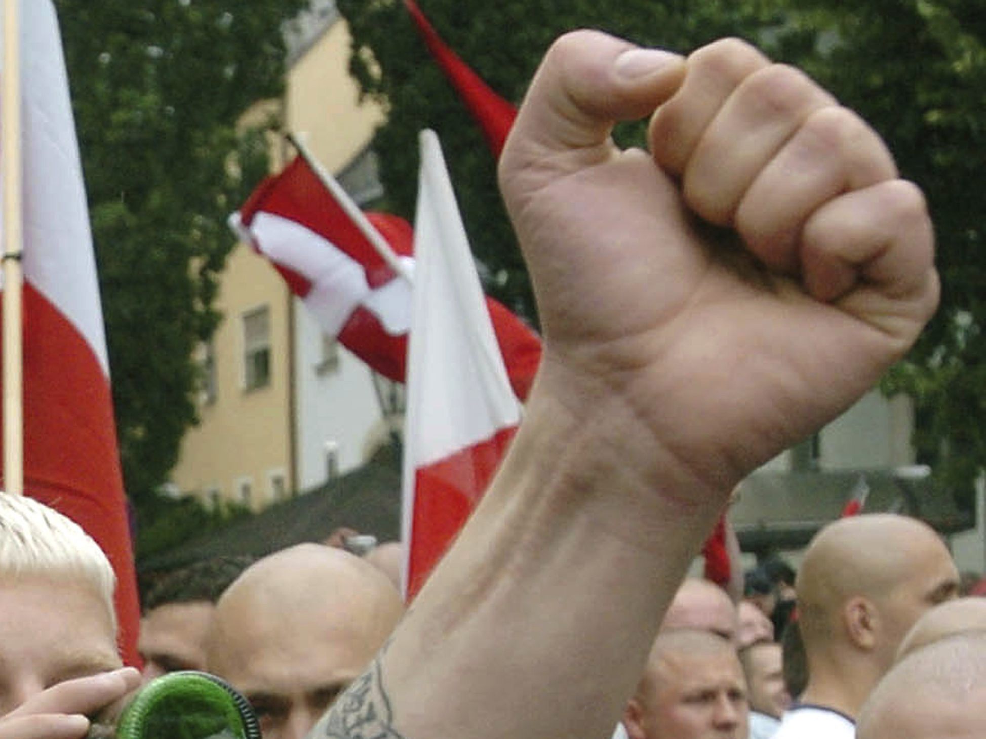 Eine kleine Gruppe deutscher Rechtsextremer soll sich dem Kampf gegen Russland in der Ukraine angeschlossen haben.
