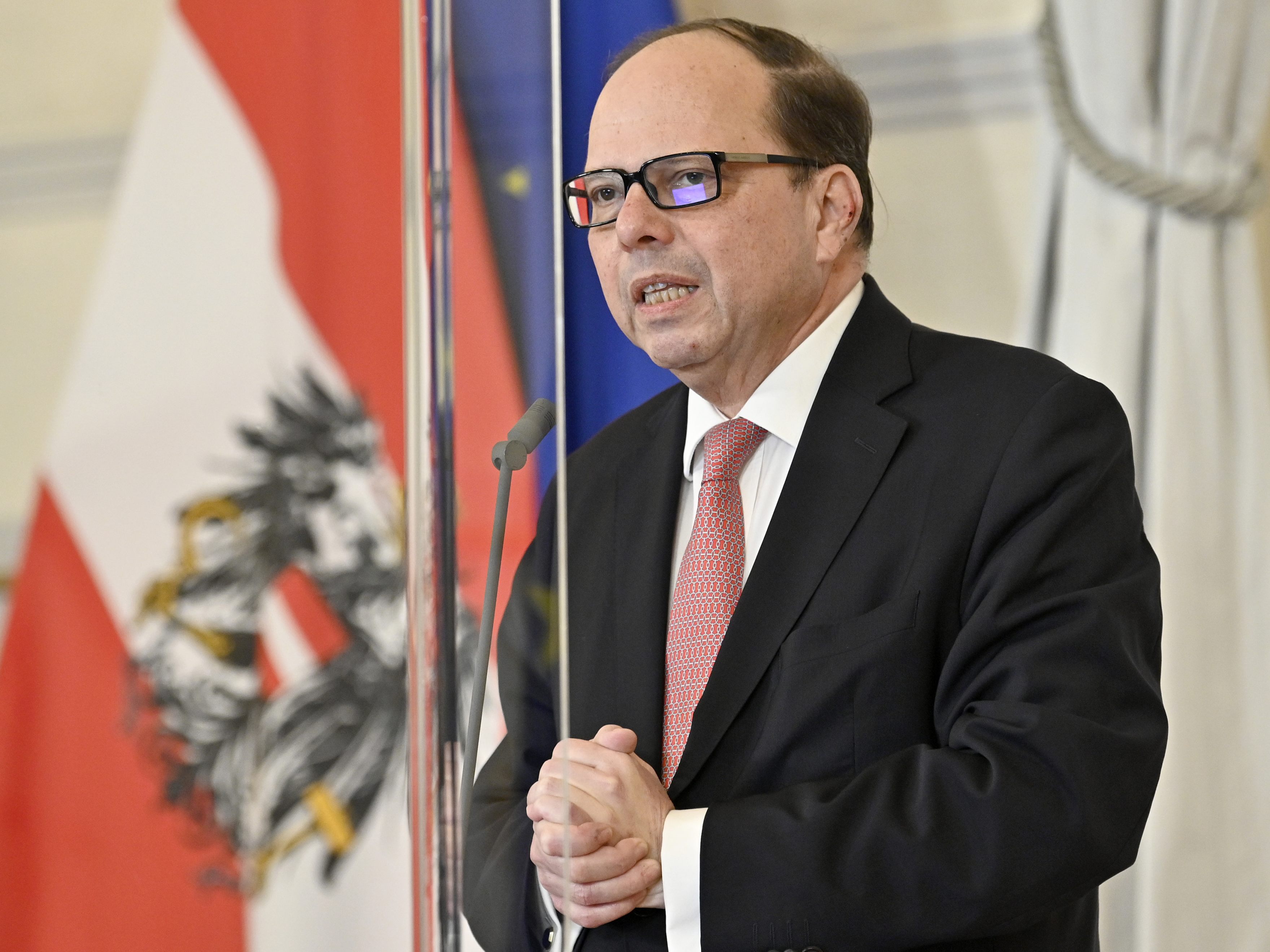 Ärztekammer-Präsident Thomas Szekeres spricht sich weiter für Quarantäne-Maßnahmen im Zusammenhang mit dem Coronavirus aus.
