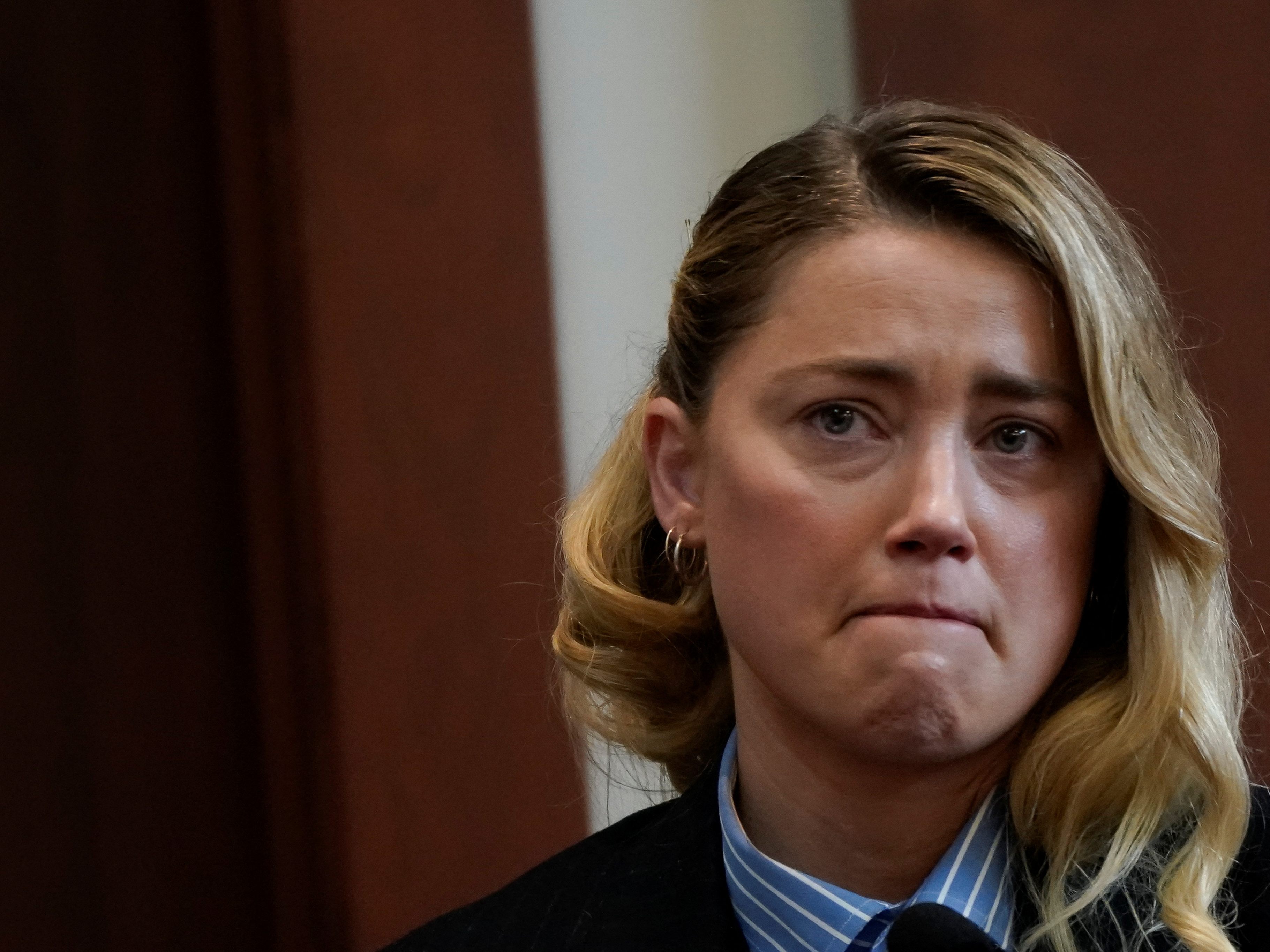 Amber Heard erstmals im Zeugenstand im Johnny Depp-Prozess.