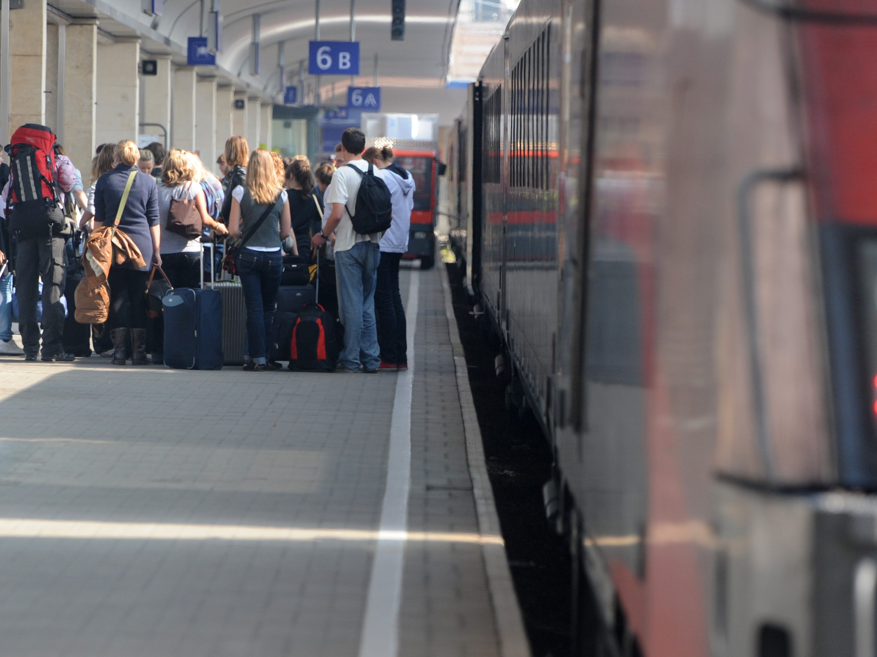 Wer keine Reservierung hat, kann bei Überfüllung des Zuges verwiesen werden.