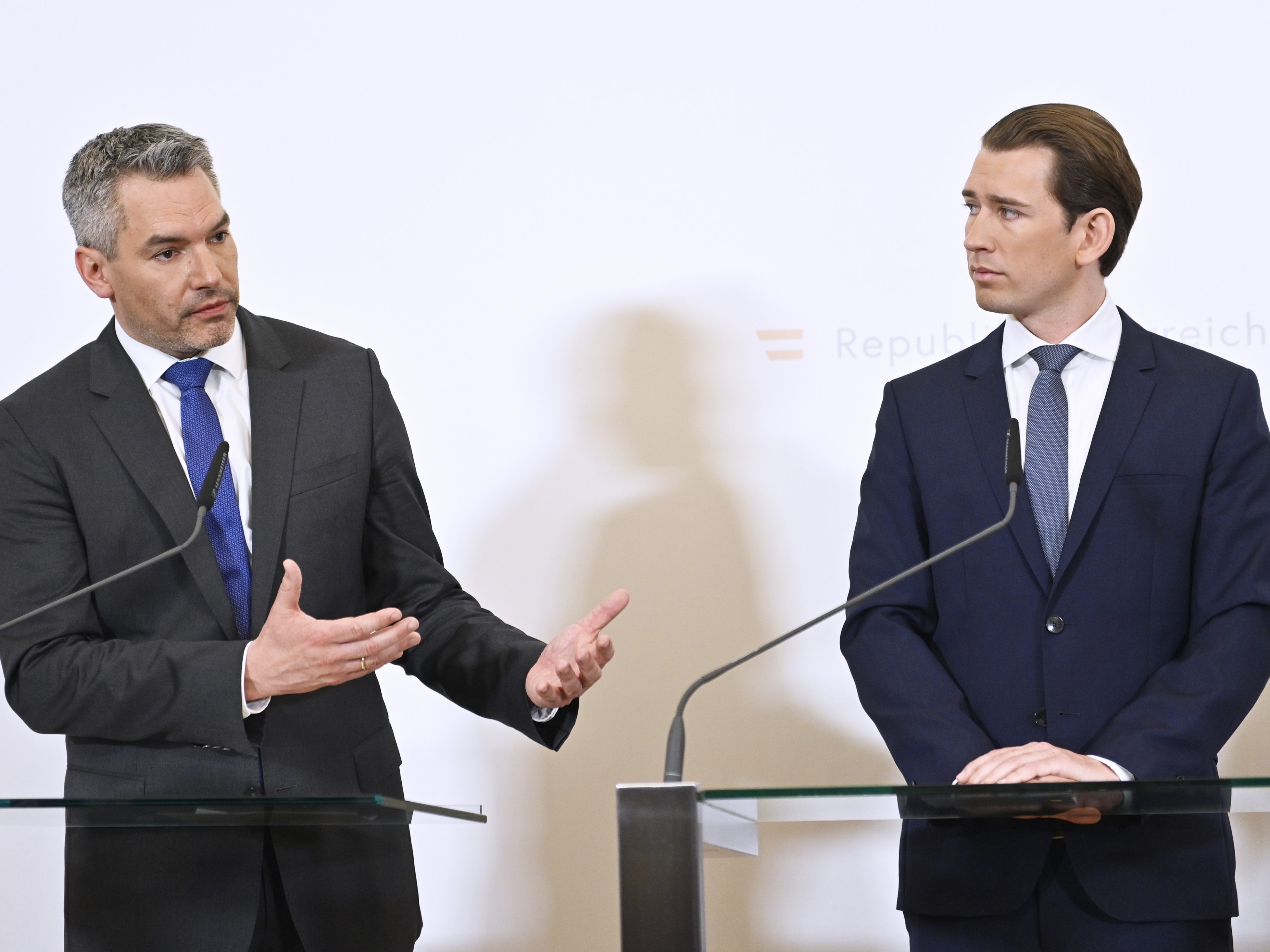 Nehammer und Kurz liegen in fiktiver Kanzlerfrage nicht gleichauf.