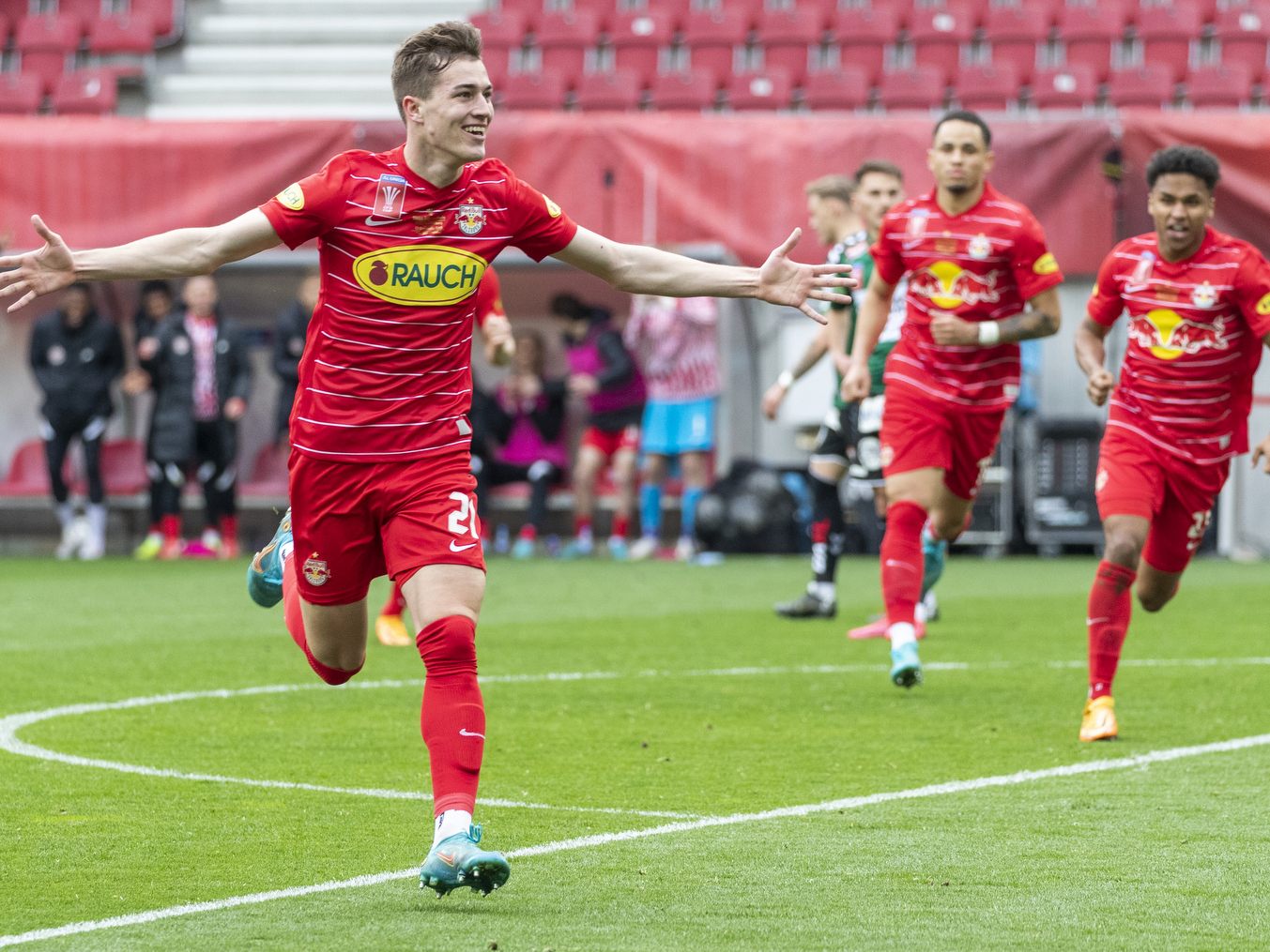 Luka Sucic brachte Salzburg mit seinem Traumtor auf die Siegerstraße.