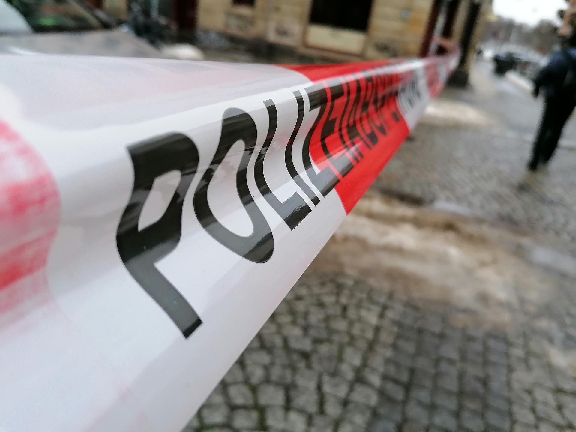 Nach der Ankündigung eines Amoklaufs hat die Polizei das Schulgebäude durchsucht.