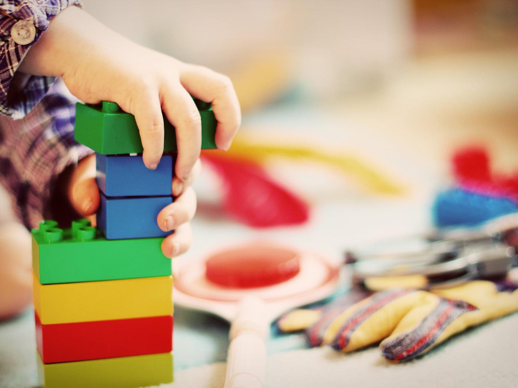 Kinder bedeuten für Frauen in Österreich immer noch sehr häufig einen Karriereknick.