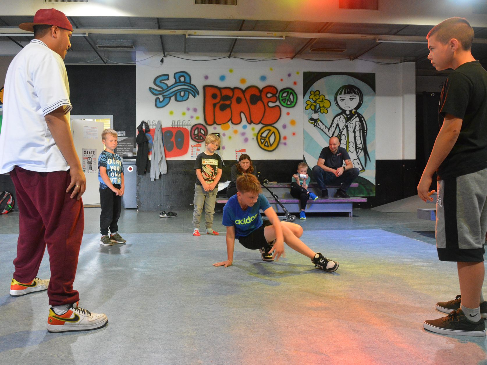 Erste Basics im Breakdancen lernten am Freitagnachmittag Kinder und Jugendliche im Culture Factor Y beim Breakdance Workshop.
