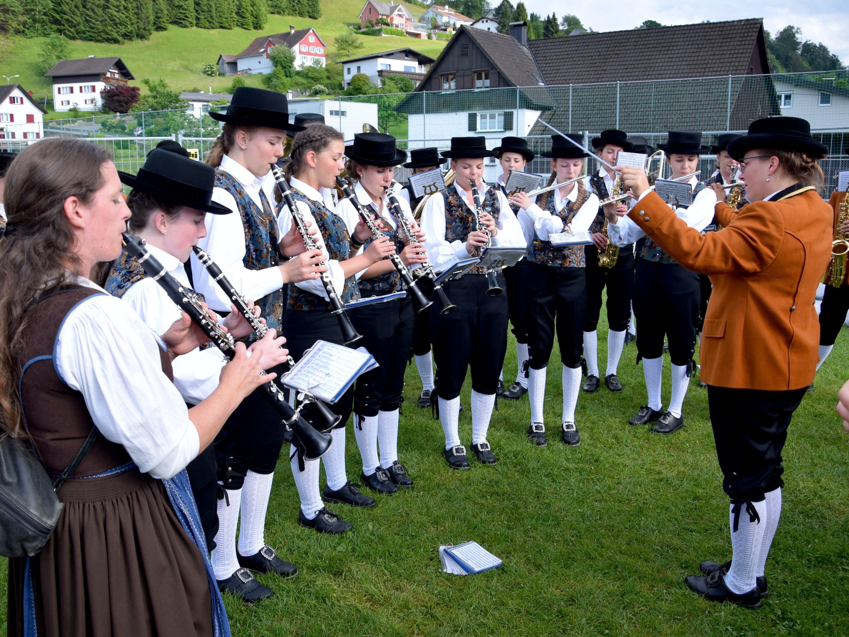 Der Musikverein Cäcilia Batschuns beim Bezirksmusikfest in Muntlix