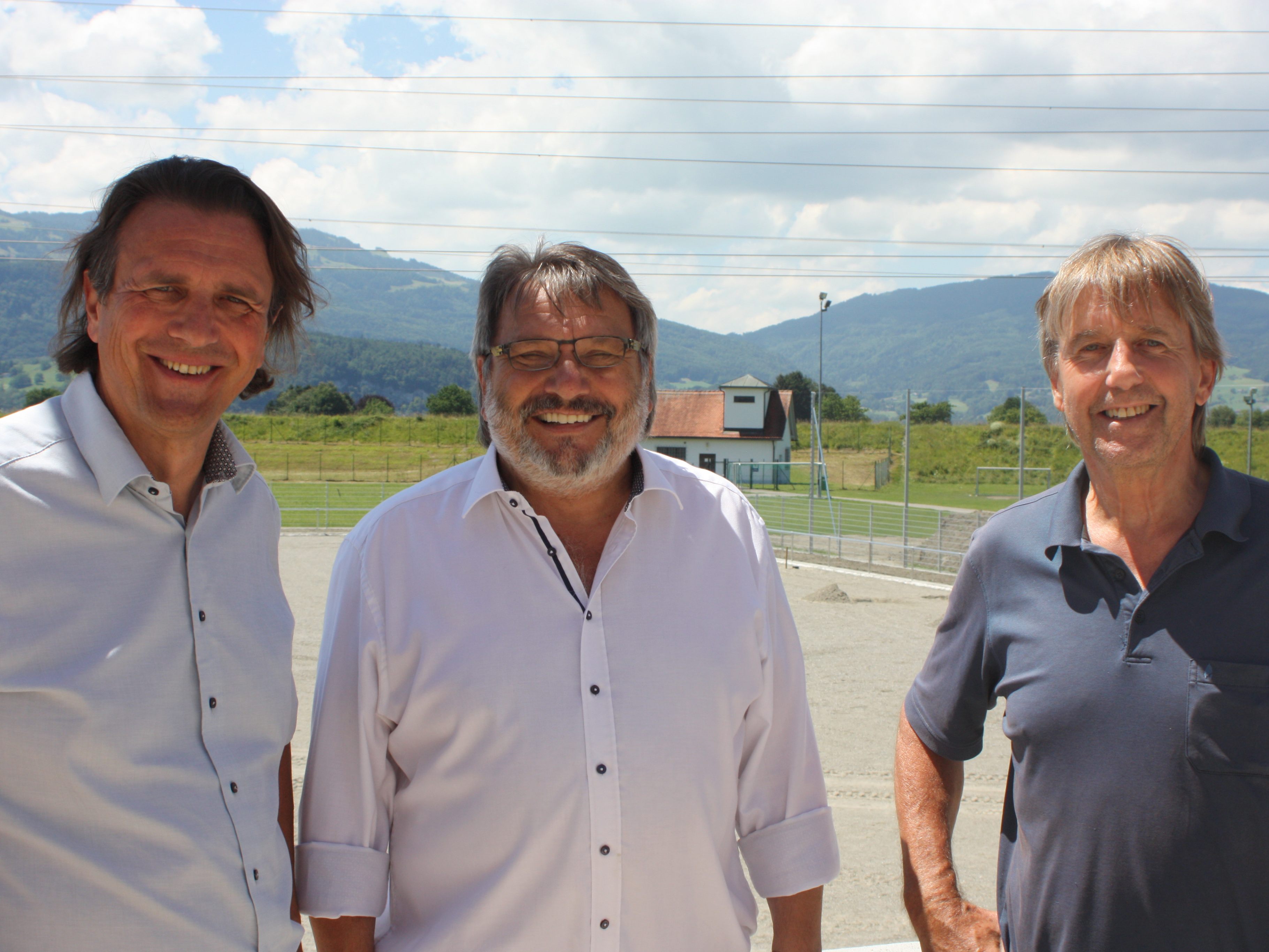 Koblach Bürgermeister Gerd Hölzl, Bauleiter Erich Gisinger und Altbgm. Fritz Maierhofer freuen sich über das Schmuckstück.