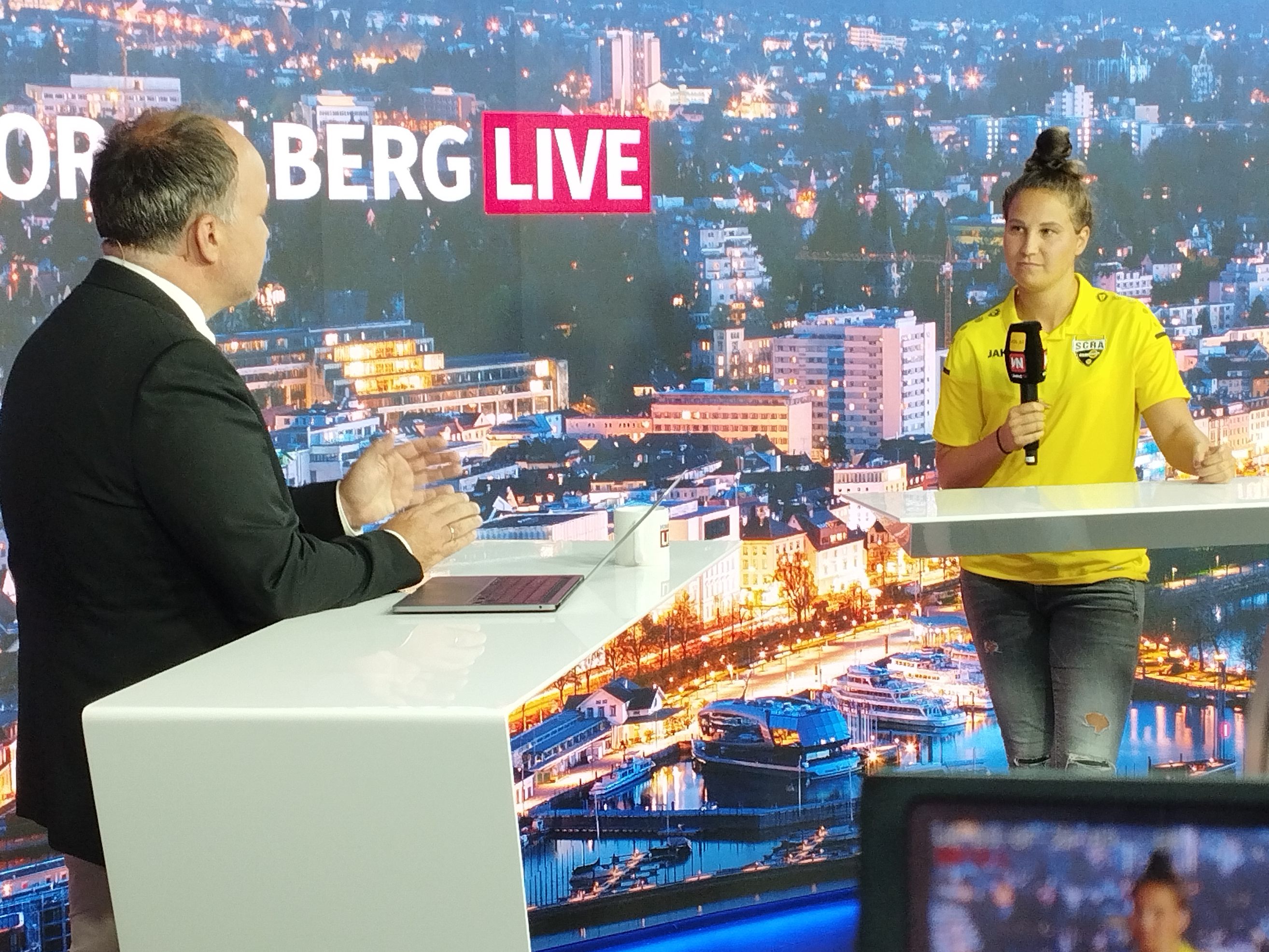 Sabrina Horvat drückt "ihrer" Mannschaft die Daumen.
