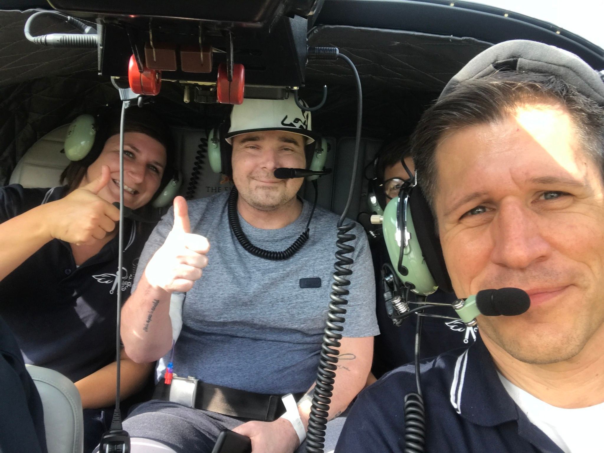 Der todkranke Markus (m.) konnte sich mit dem Heli-Flug seinen sehnlichsten Herzenswunsch erfüllen.
