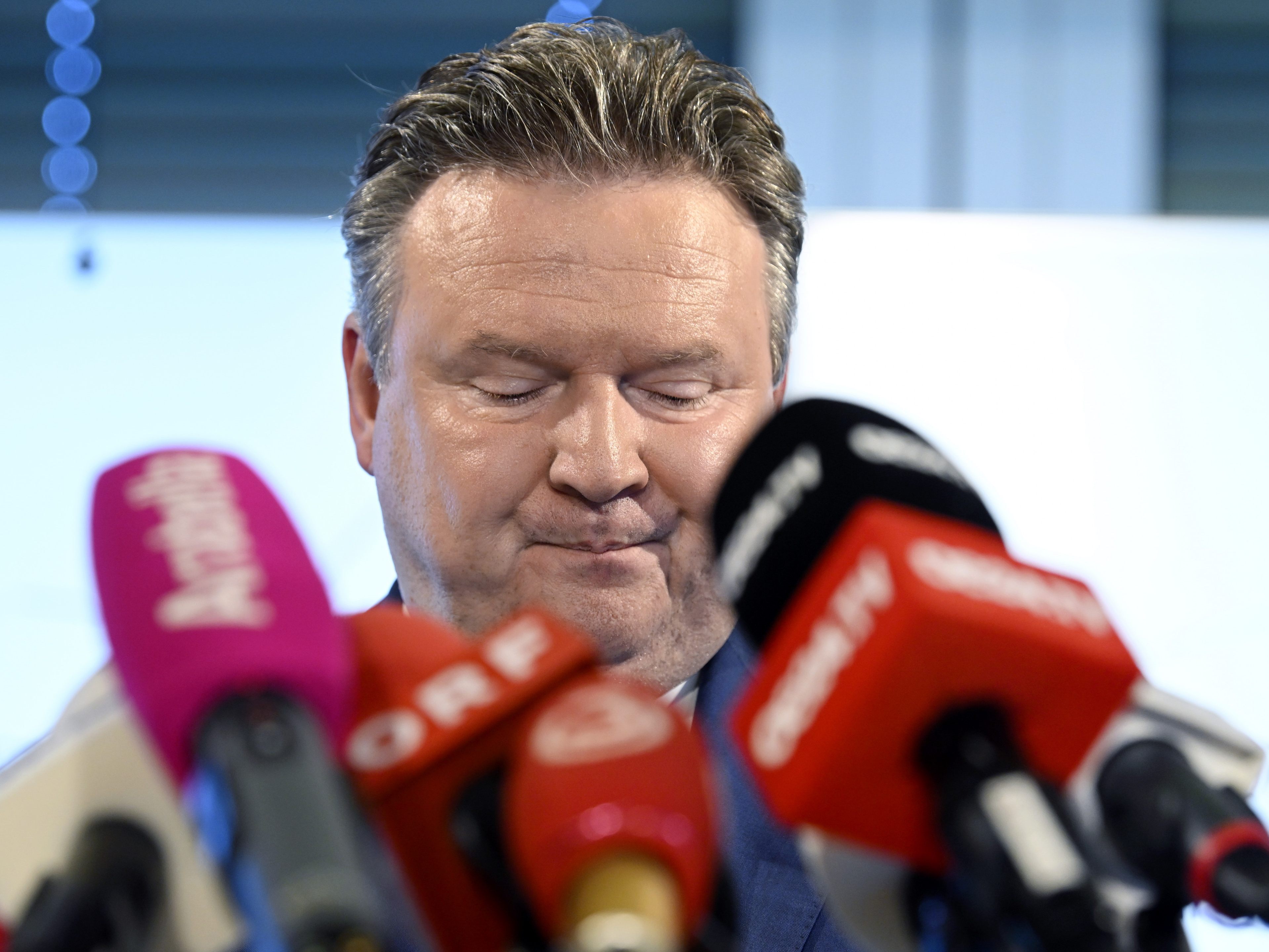 Bei der Pressekonferenz kam es zum kurzen Disput zwischen Ludwig und Karner.