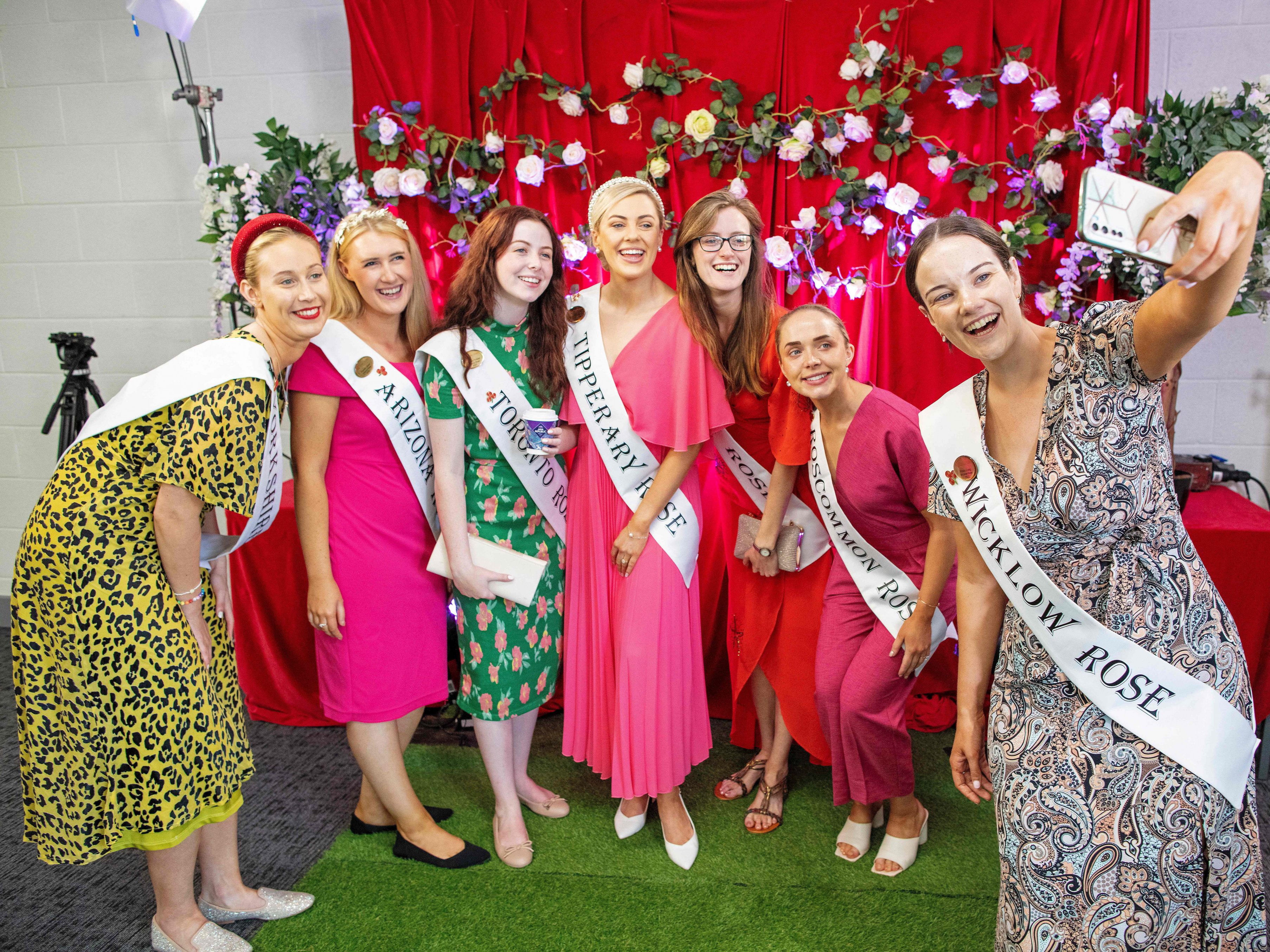 Viele traumhafte Kandidatinnen, doch nur eine kann den Titel der "Rose of Tralee" tragen.