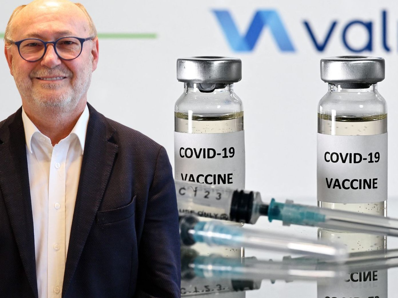 Impfkoordinator Dr. Robert Spiegel informiert über den neuen Totimpfstoff Valneva.