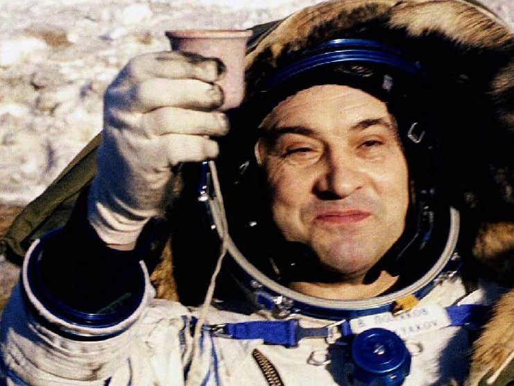 437 Tage verbrachte der Kosmonaut im All.