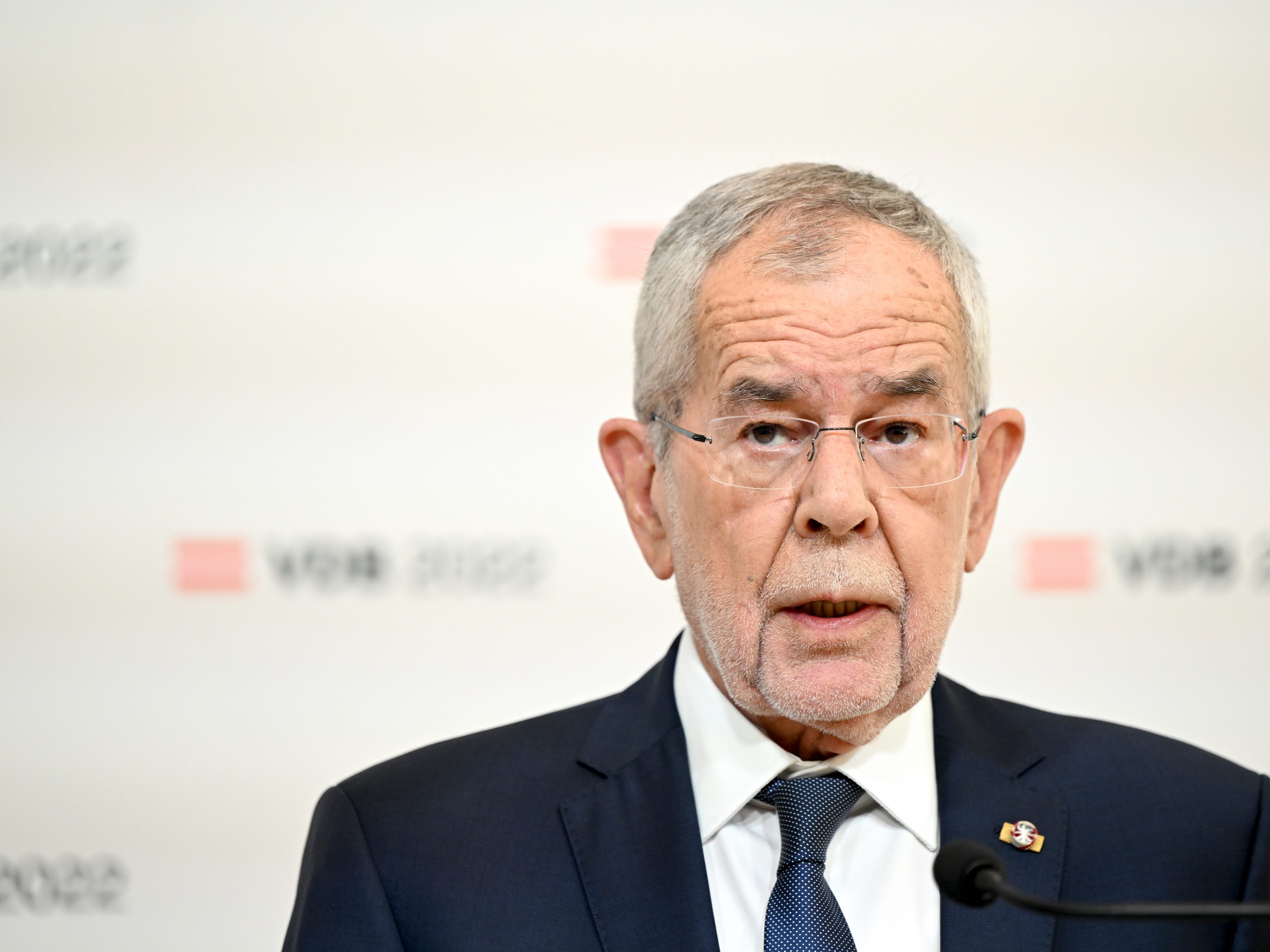 Alexander Van der Bellen muss sich für eine Wiederwahl gegen mindestens sechs Gegner beweisen.