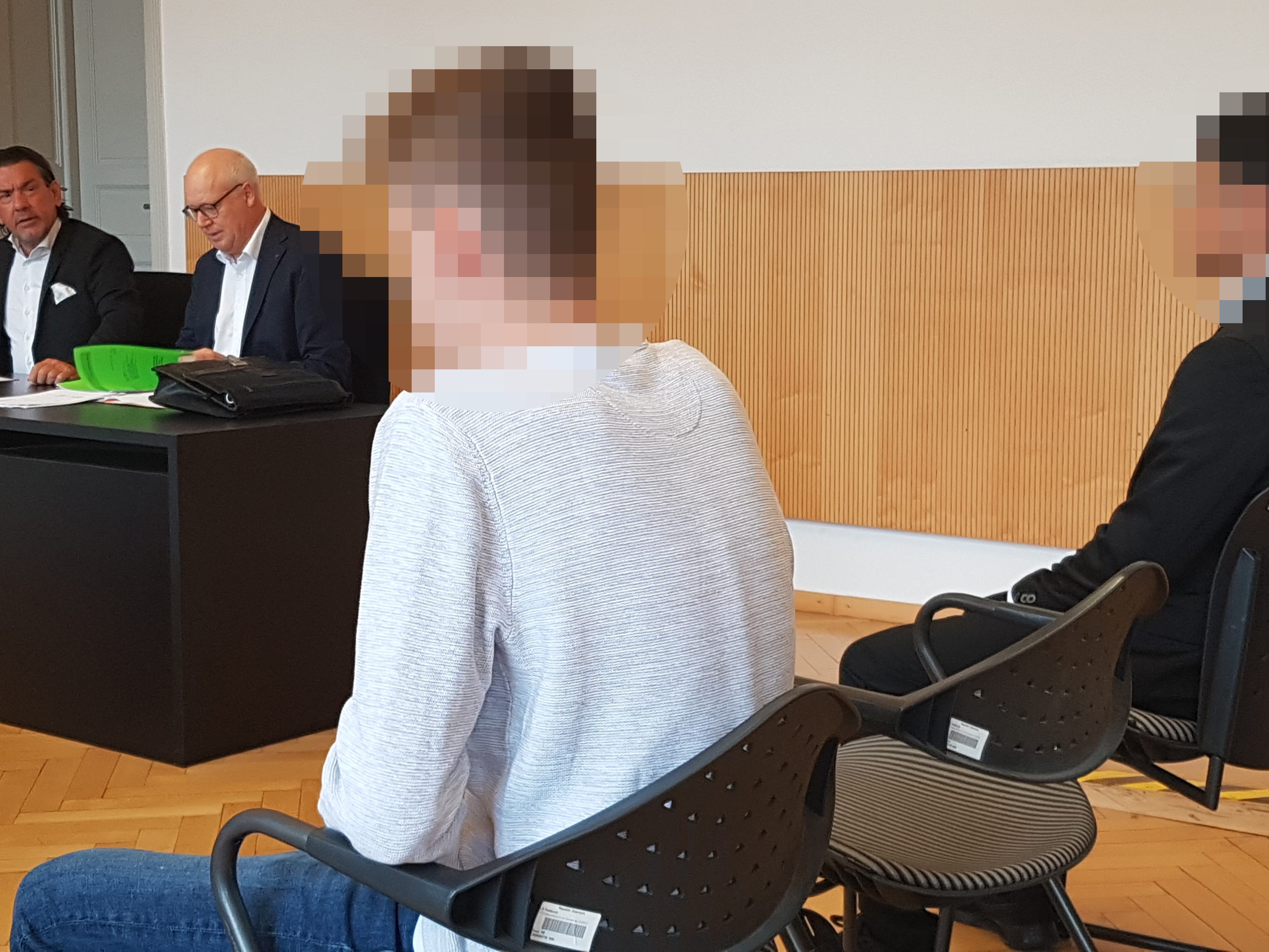 Stich bis auf den Knochen