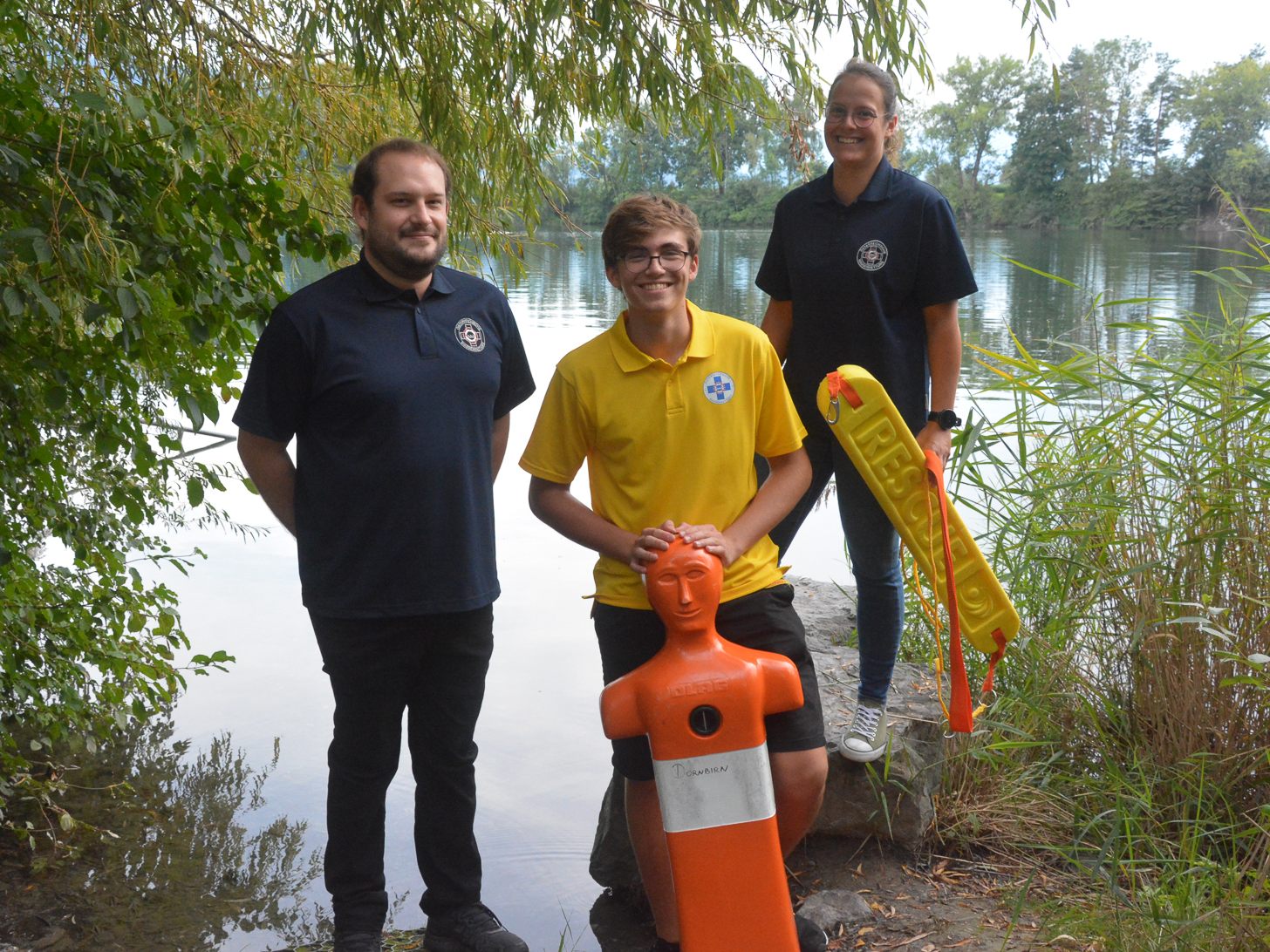 Bei Brian Preissegger (29), Leo Bösch (15) und Katharina Maier (22) von der Wasserrettung Dornbirn sitzt jeder Griff.