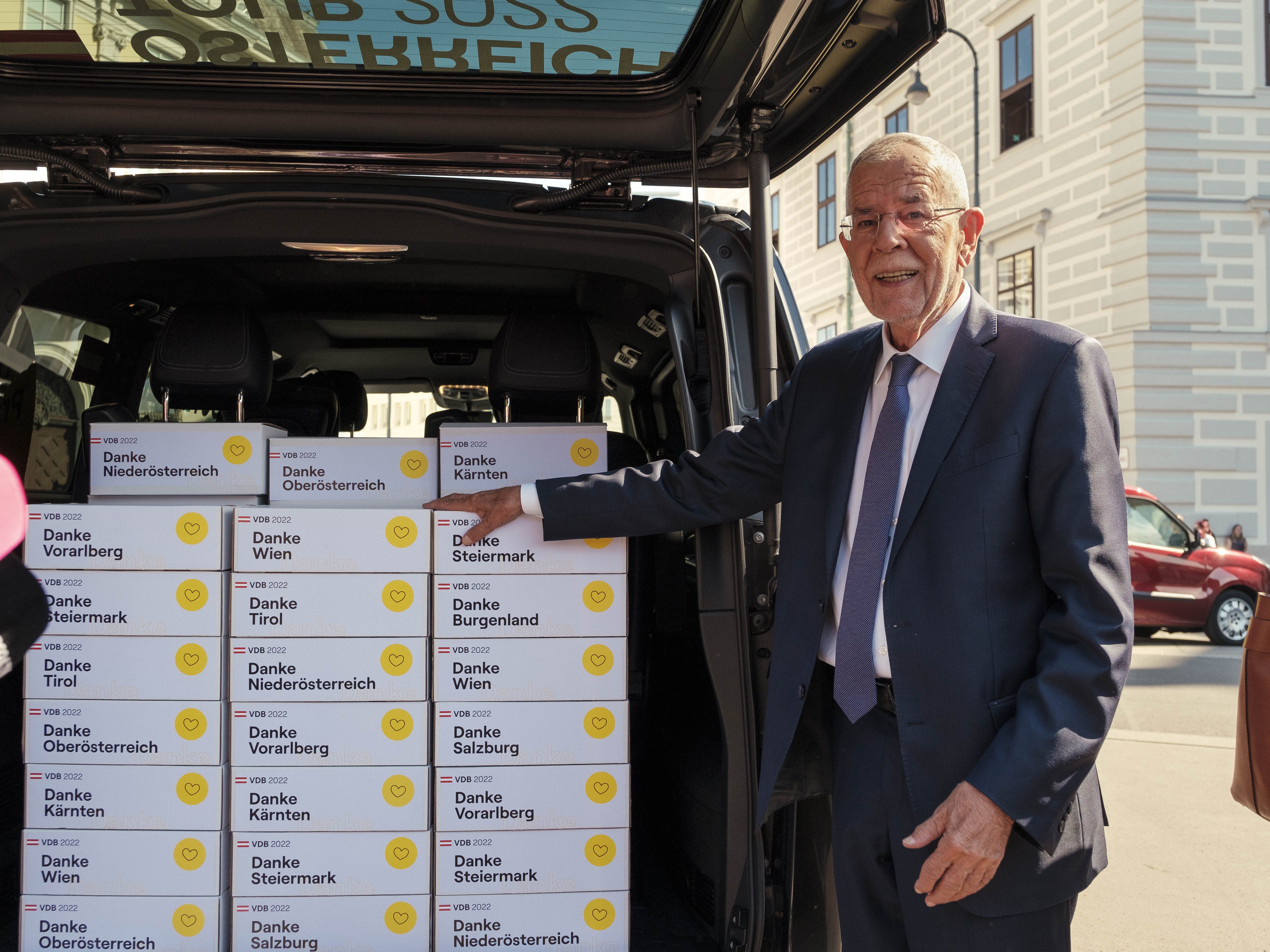 Mit Lieferwagen zur Wahlbehörde: Alexander van der Bellen.