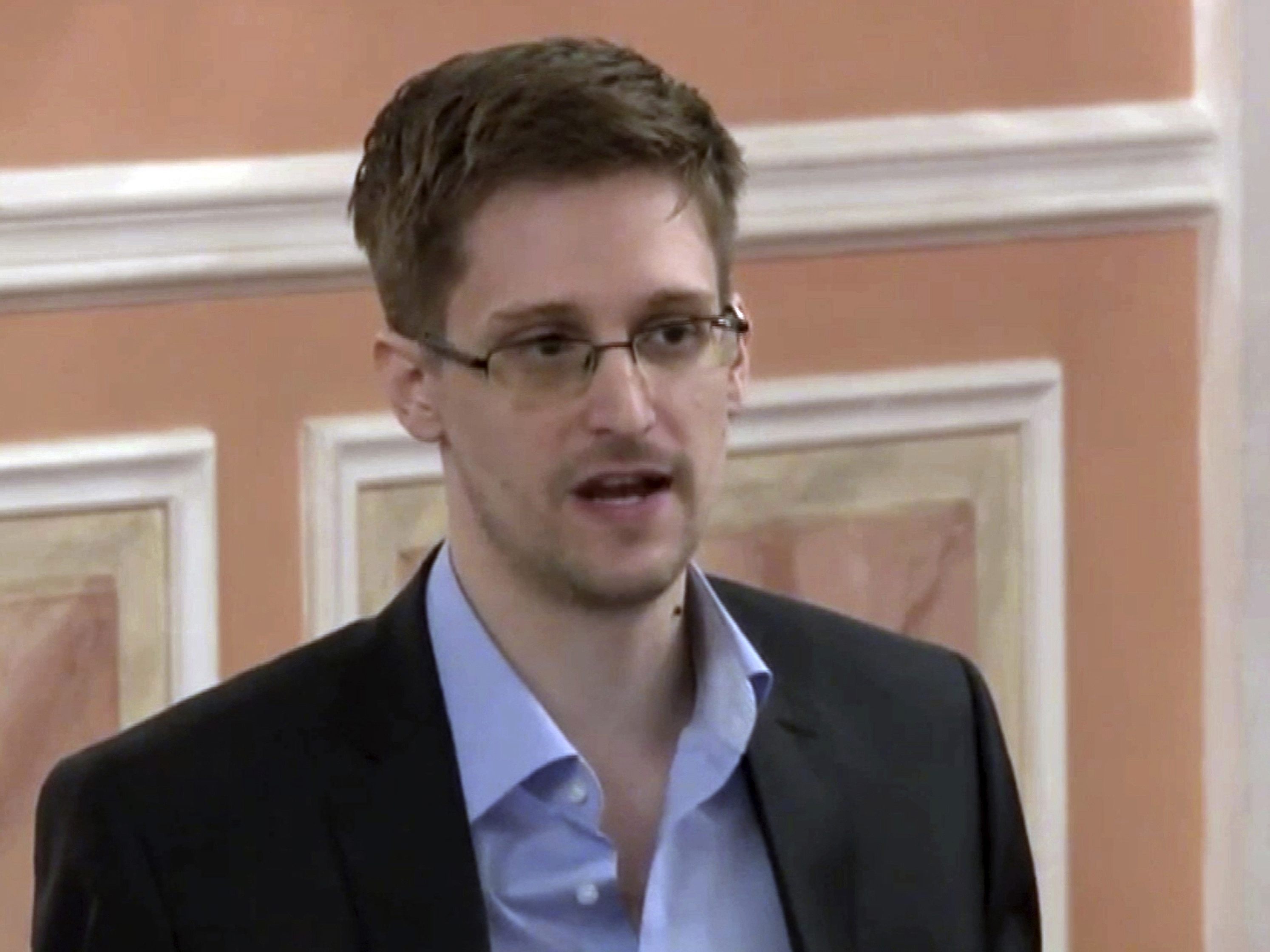 Edward Snowden ist jetzt russischer Staatsbürger.