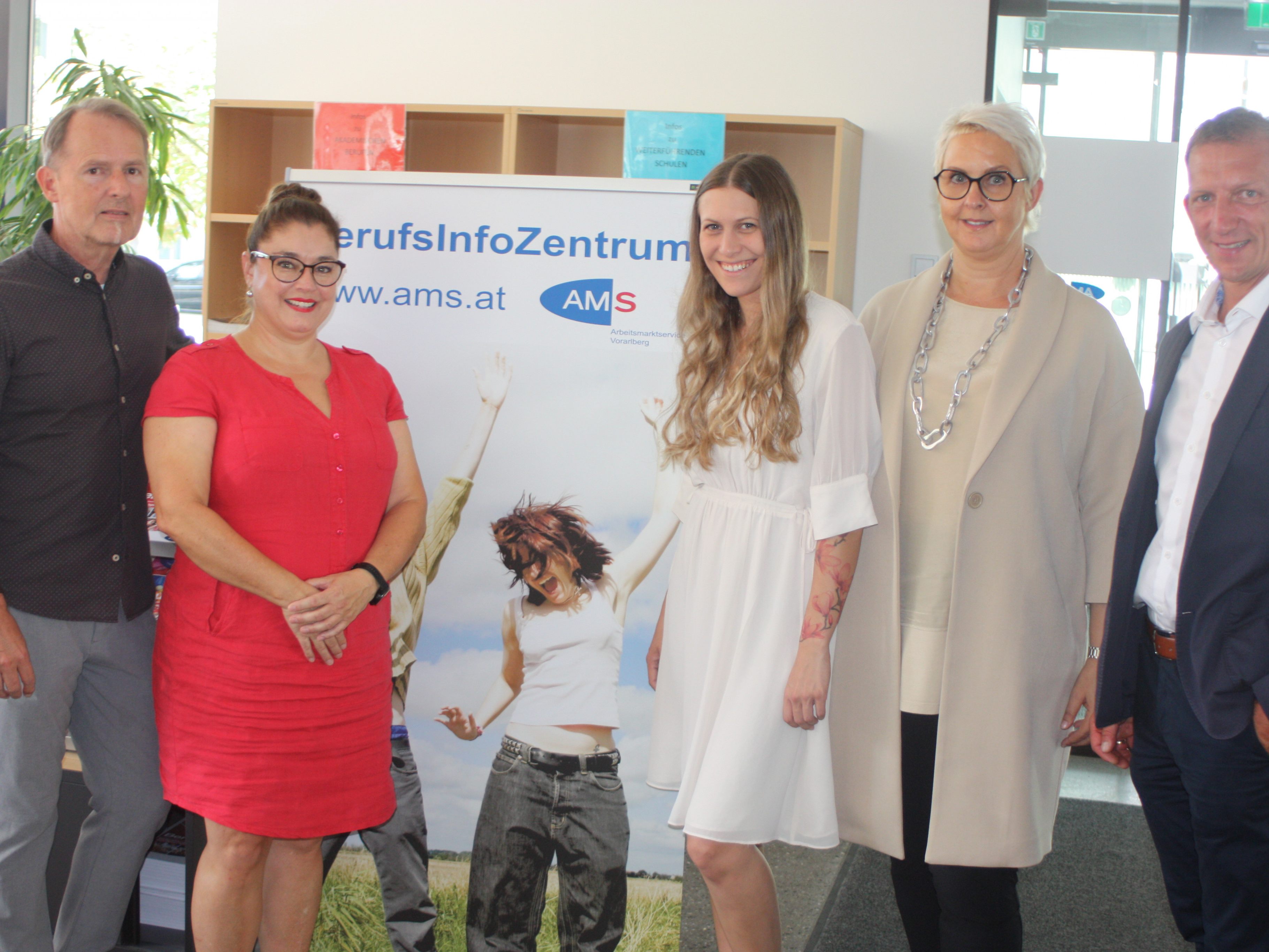 AMS Geschäftsführer Bernhard Bereuter, AMS Feldkirch Leiterin Andrea Walch-Riedmann, BIZ Leitung Feldkirch Eva Grobner, BIZ Berater Tanja Bischof und Eugen Knobel.