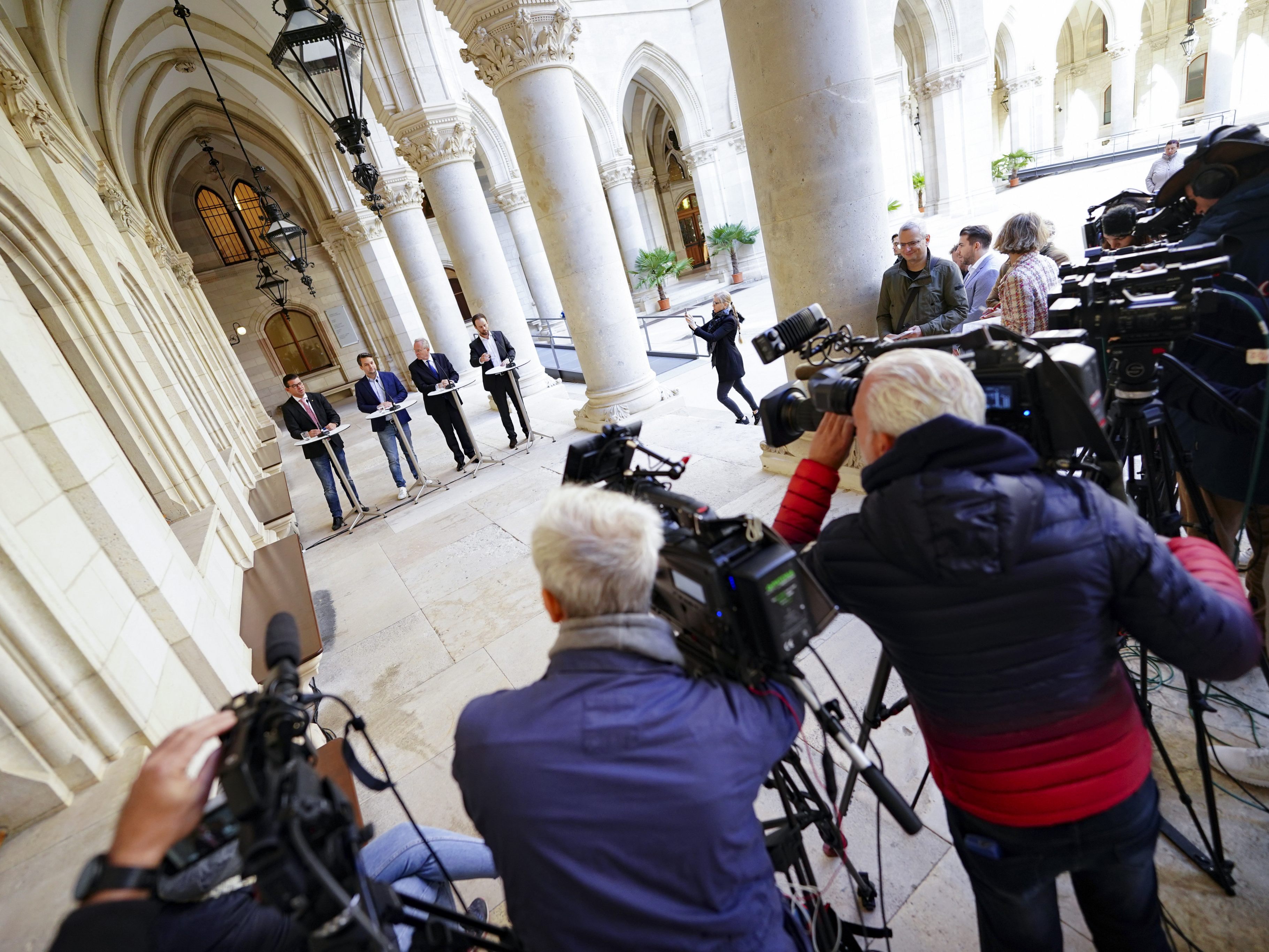 FPÖ Wien-Wirtschaftssprecher Udo Guggenbichler, FPÖ-Landesparteiobmann Dominik Nepp, ÖVP-Landesparteiobmann Karl Mahrer und ÖVP-Klubobmann Markus Wölbitsch.