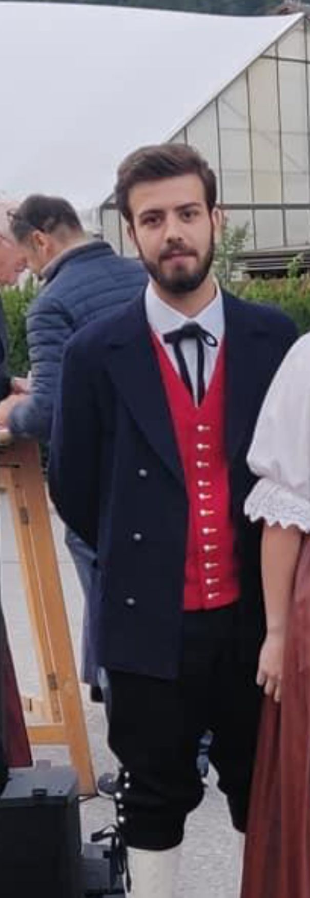 Benjamin fühlt sich in der Tracht wohl.