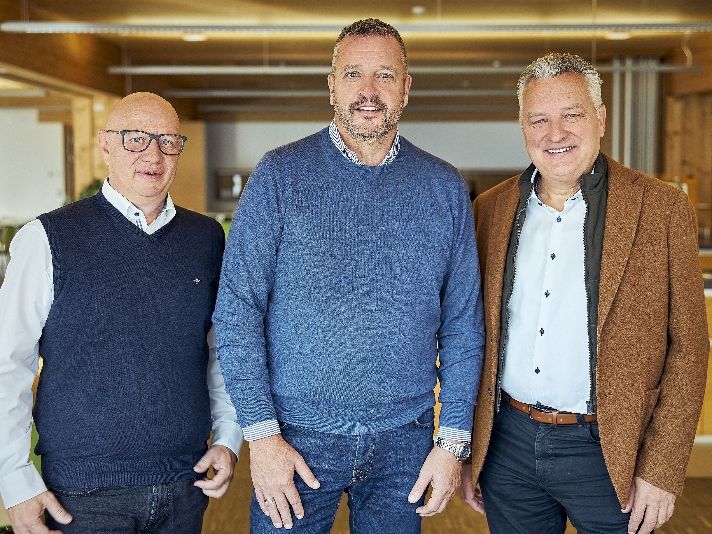 High-Tech-Unternehmen 1zu1 und Eigentümer Prototal streben im kommenden Jahr 10 Prozent Wachstum für Dornbirn an. Der gruppenweite Umsatz soll bis 2025 verdoppelt werden. Im Bild (v. l. n. r.): Hannes Hämmerle (Geschäftsführer 1zu1), Jan Löfving (CEO Prototal) und Wolfgang Humml (Geschäftsführer 1zu1).