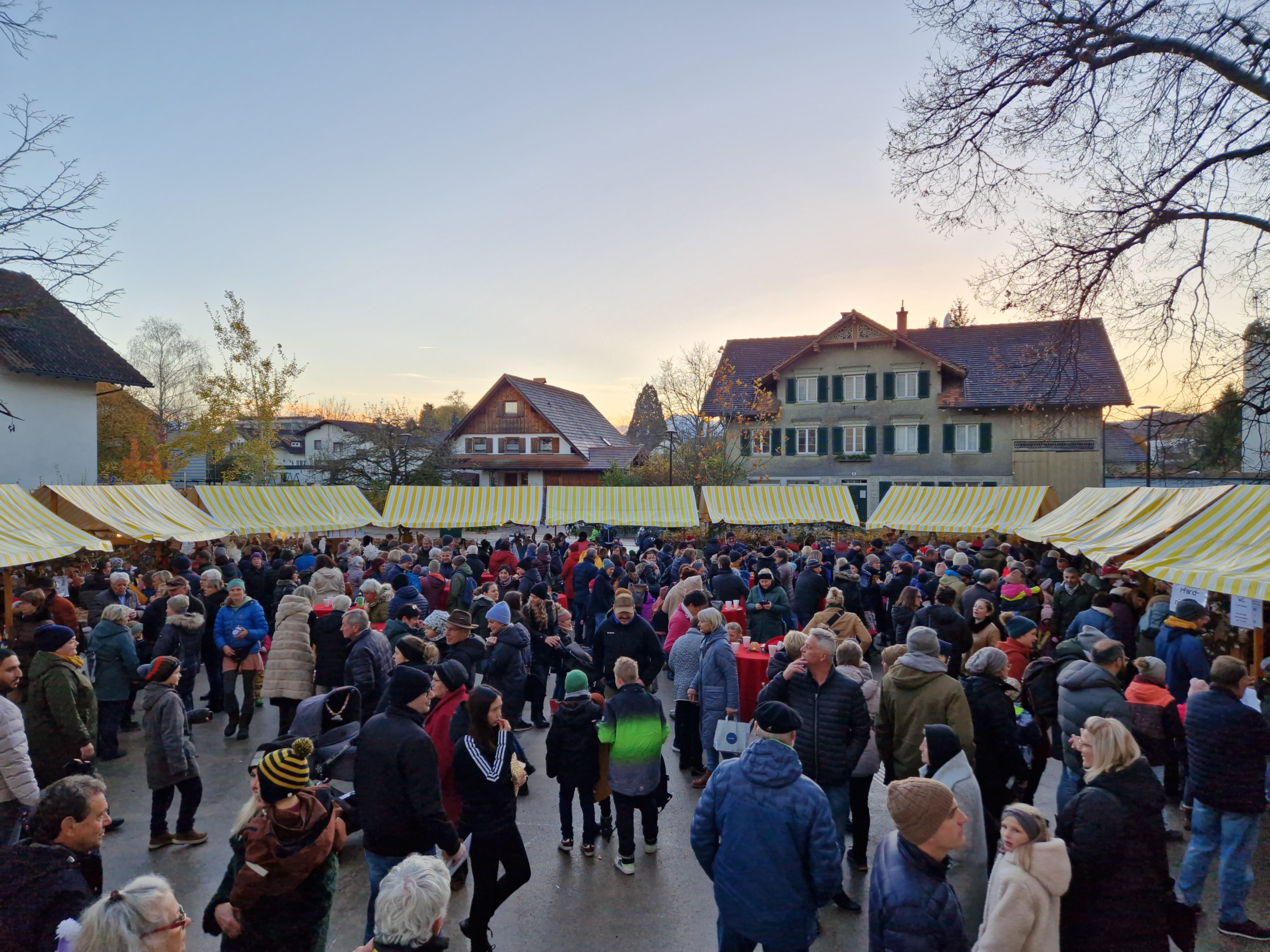 Tolle Stimmung beim Adventsmarkt