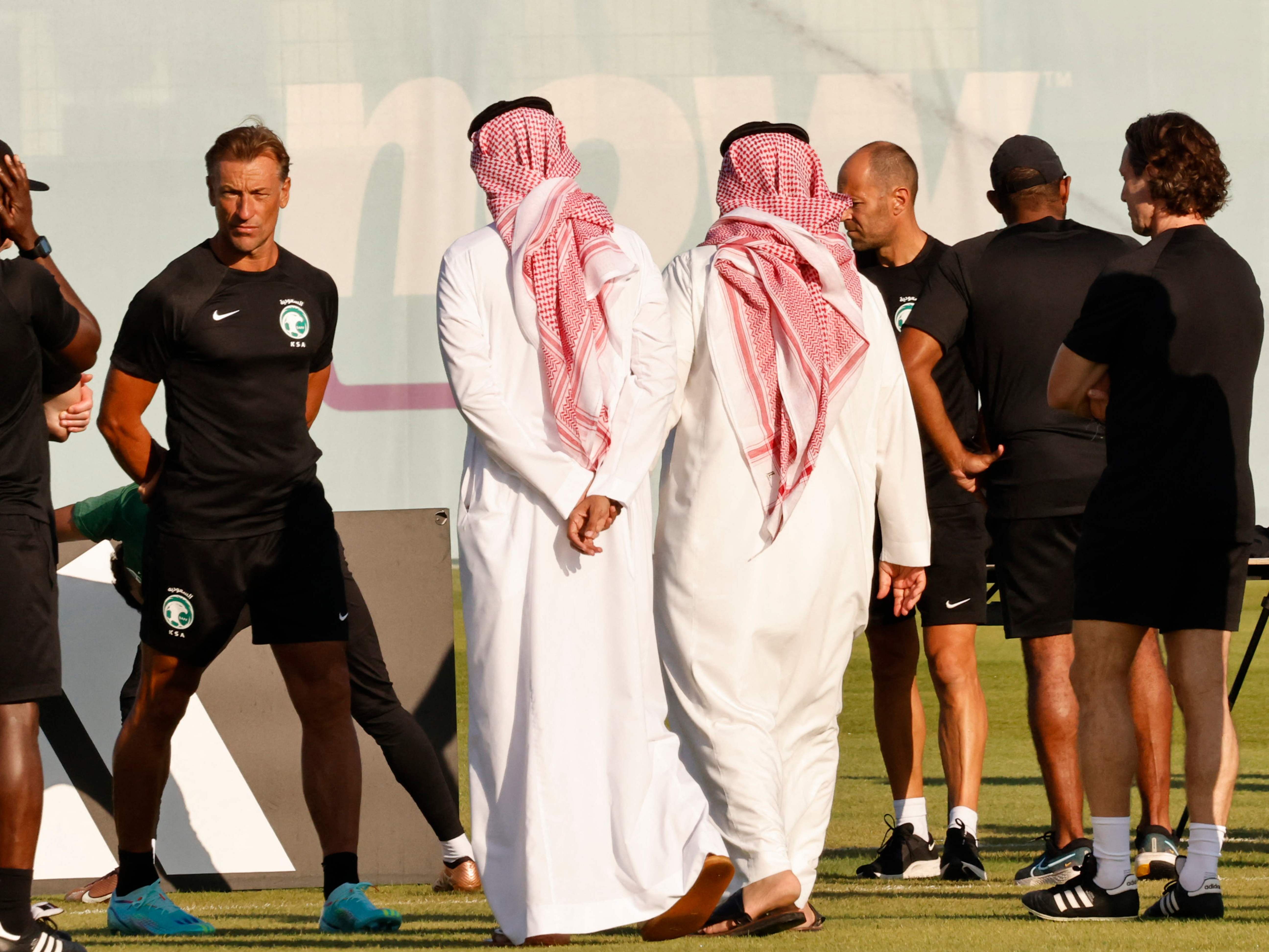 Saudi Arabien möchte sich für die Austragung einer Fußball-WM bewerben. Alkohol soll dabei aber nicht ausgeschenkt werden.