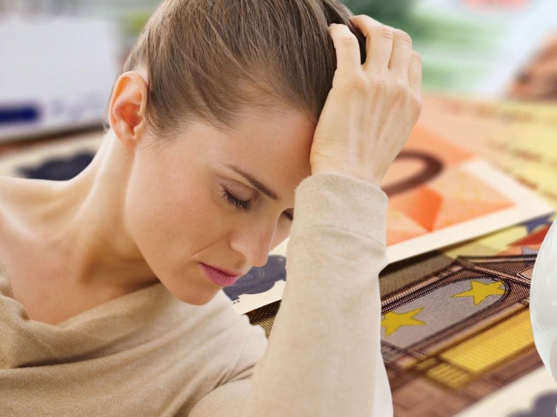 Besonders Frauen haben mit finanziellen Sorgen zu kämpfen.